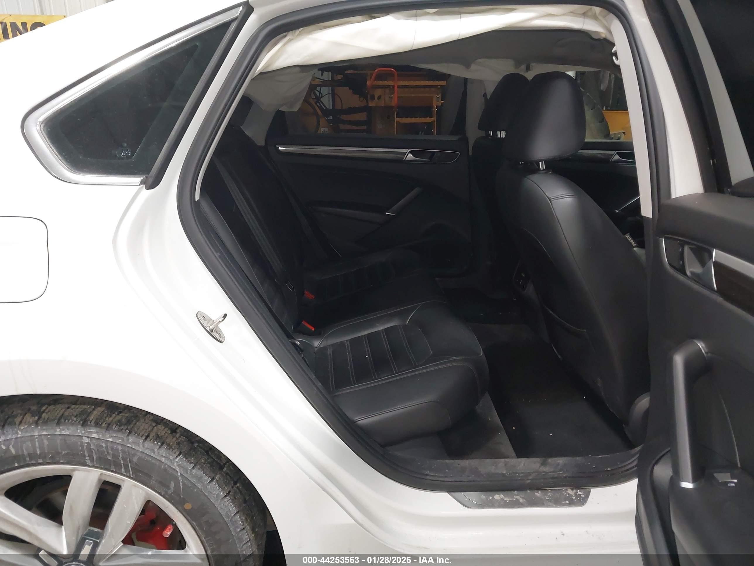 VOLKSWAGEN PASSAT image 8