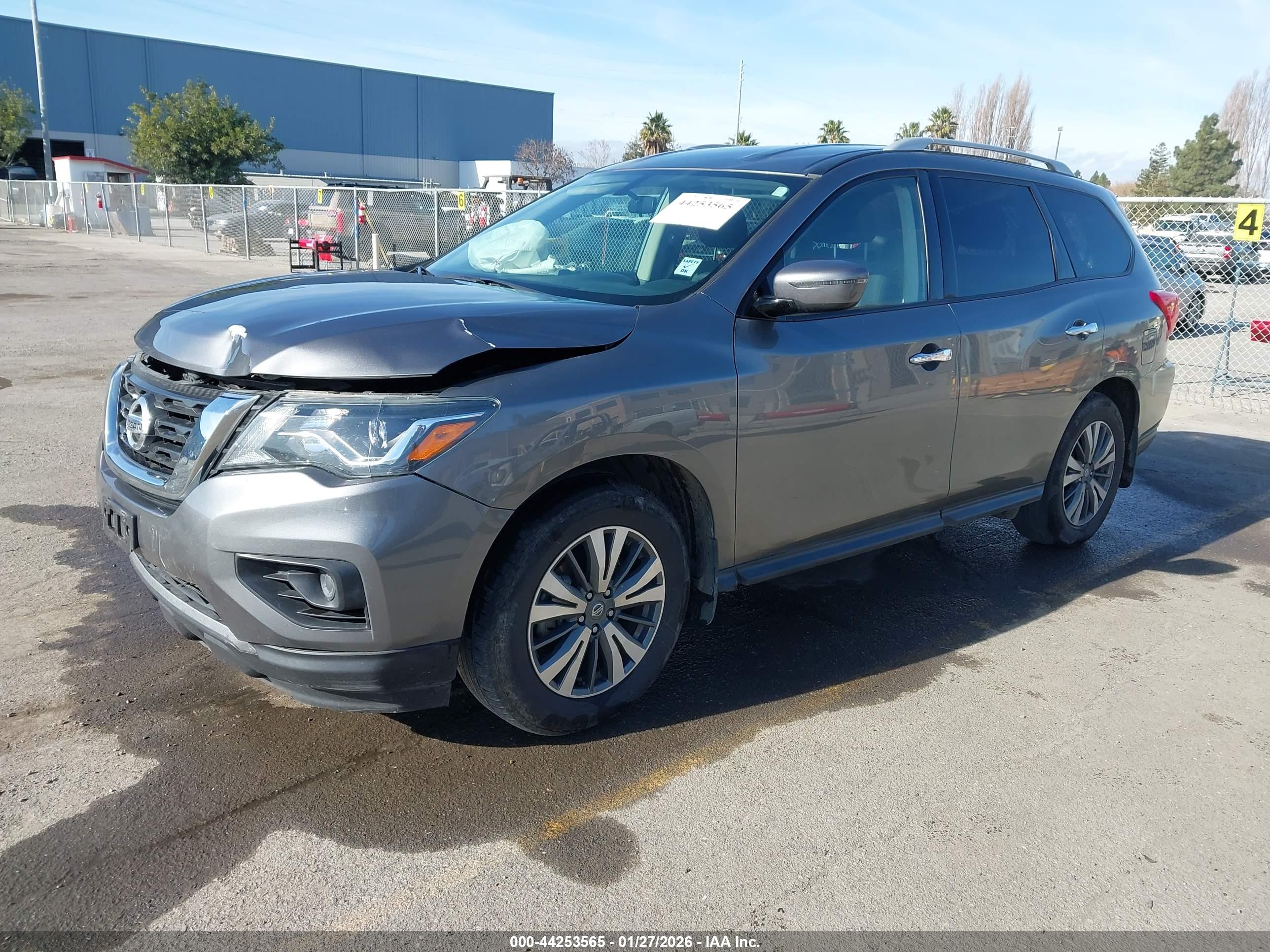 NISSAN PATHFINDER image 2