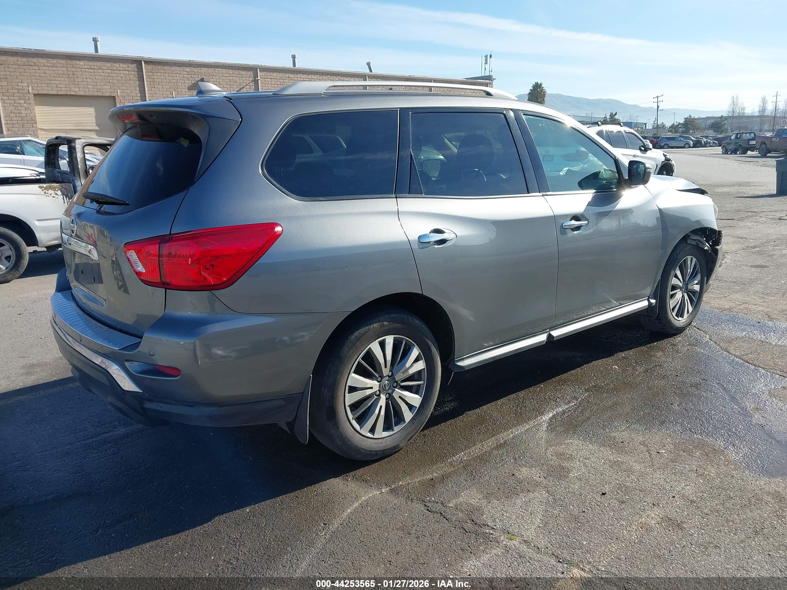 NISSAN PATHFINDER image 4