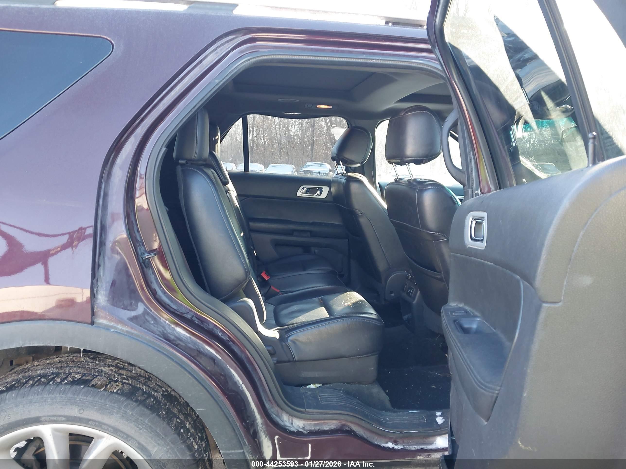 FORD EXPLORER image 8