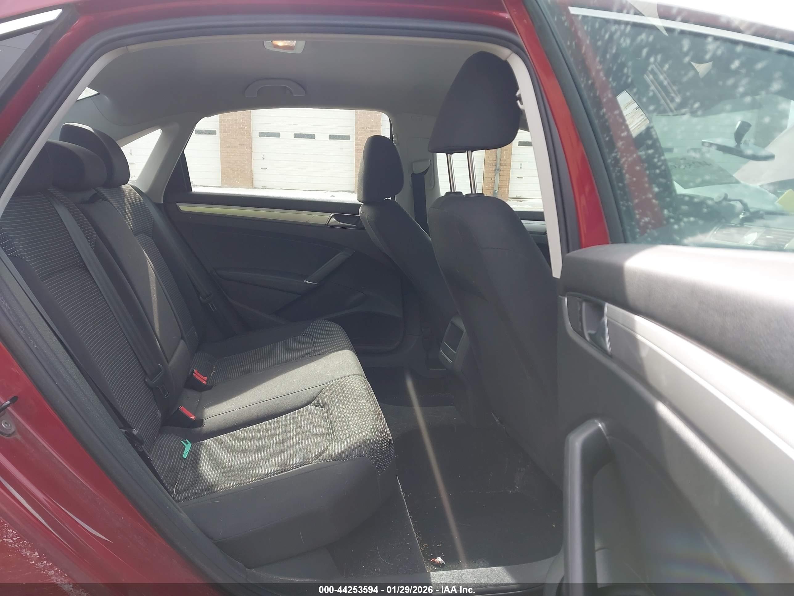 VOLKSWAGEN PASSAT image 8
