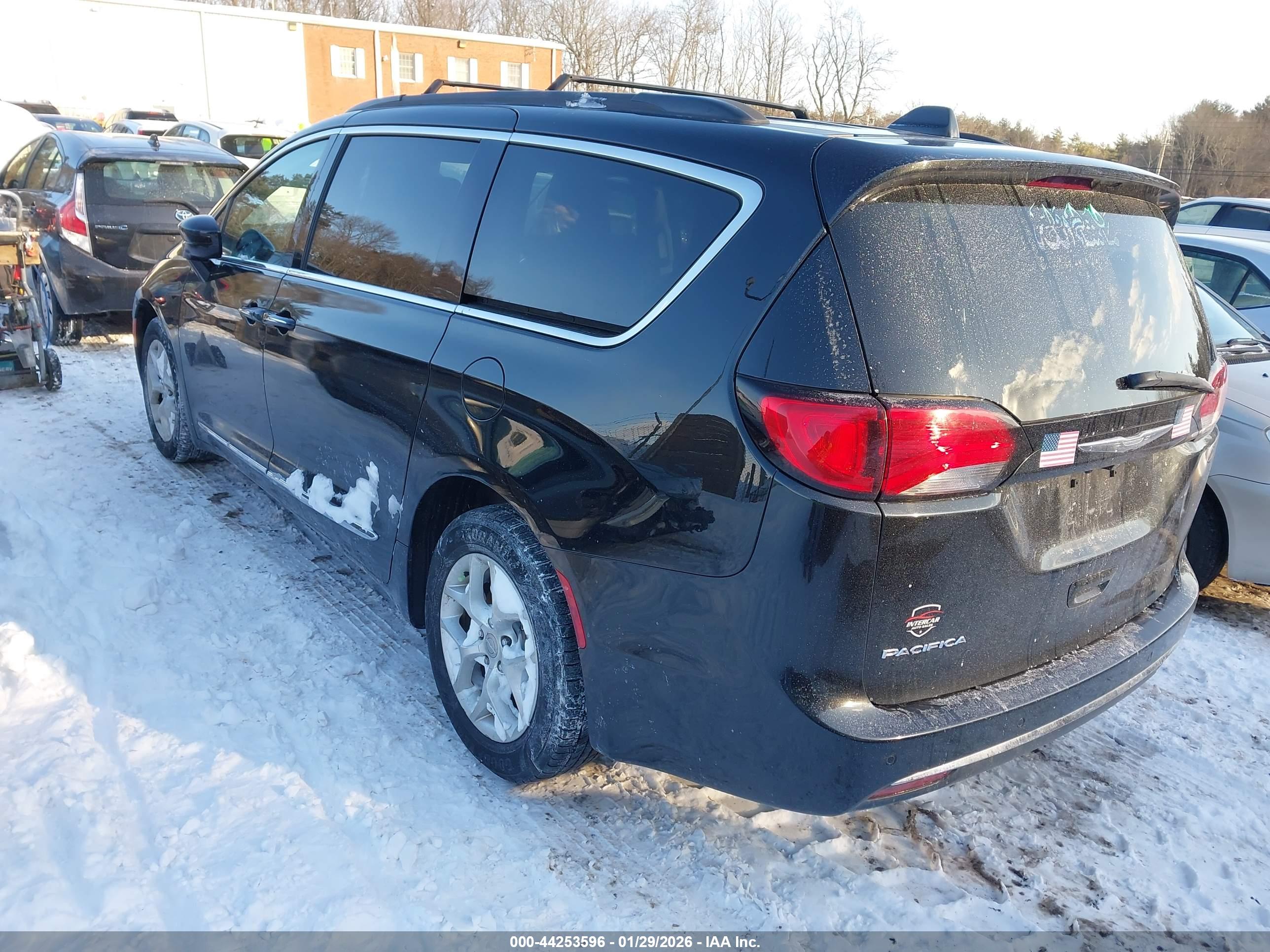 CHRYSLER PACIFICA image 3