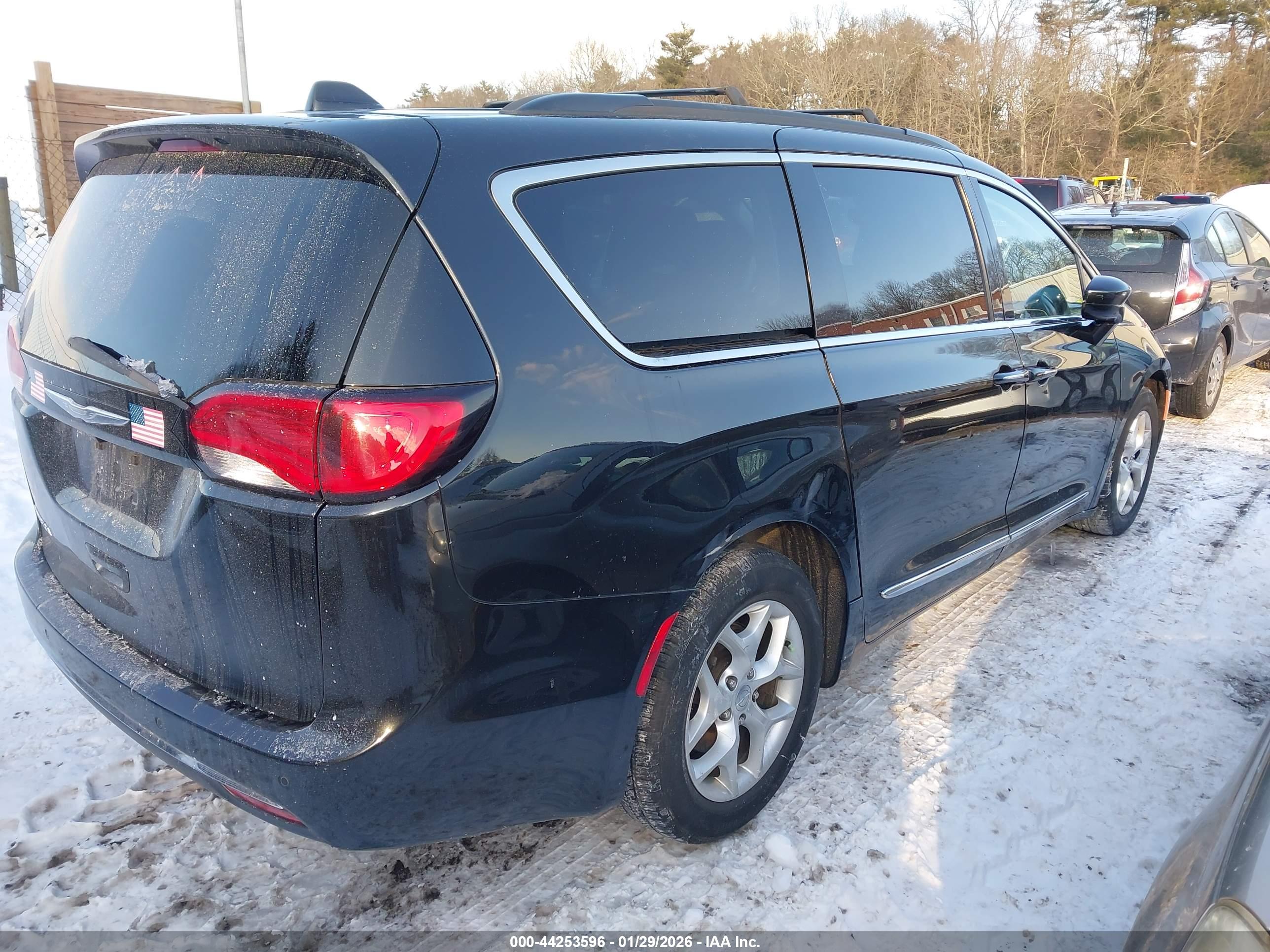 CHRYSLER PACIFICA image 4