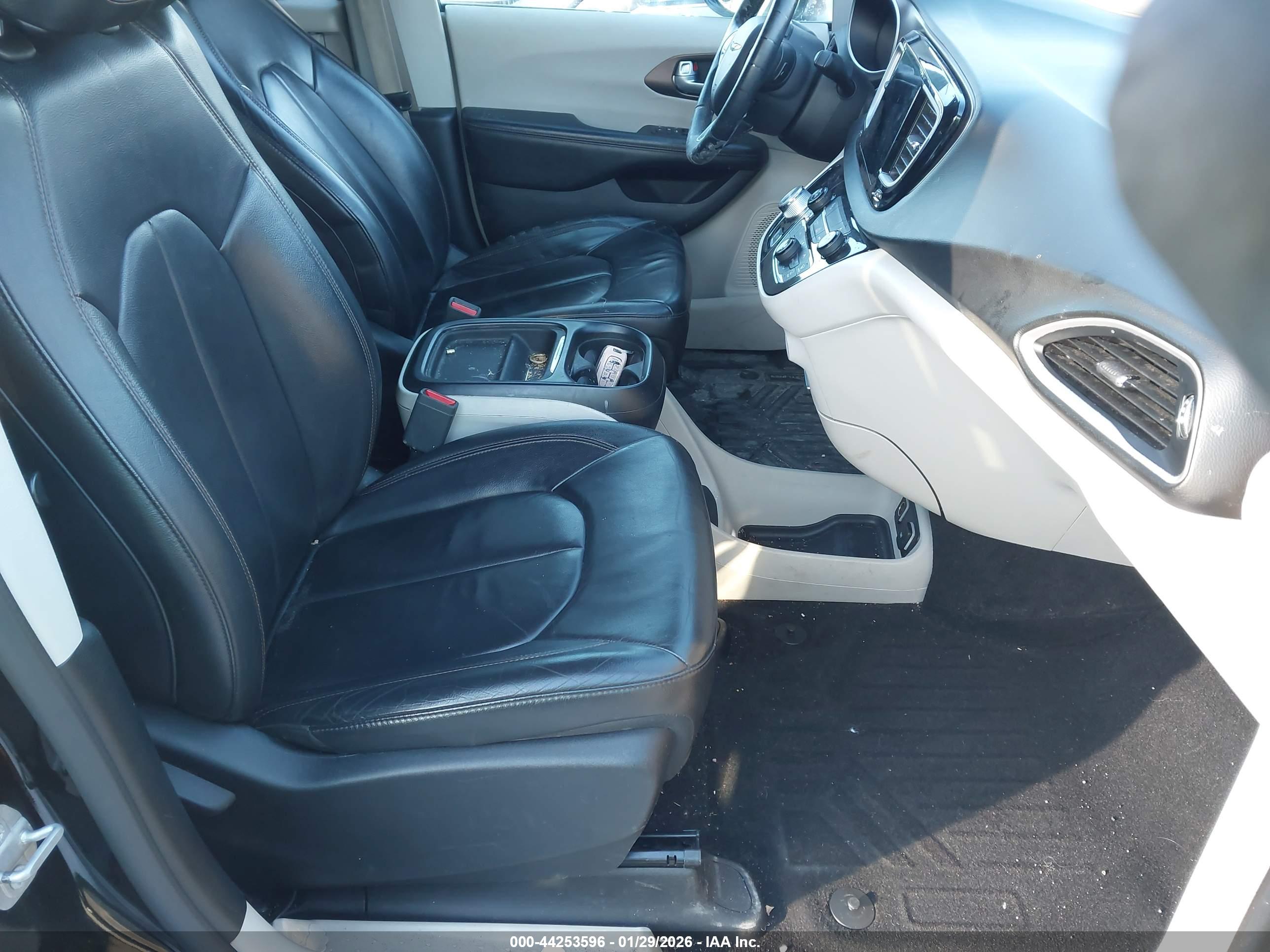 CHRYSLER PACIFICA image 5