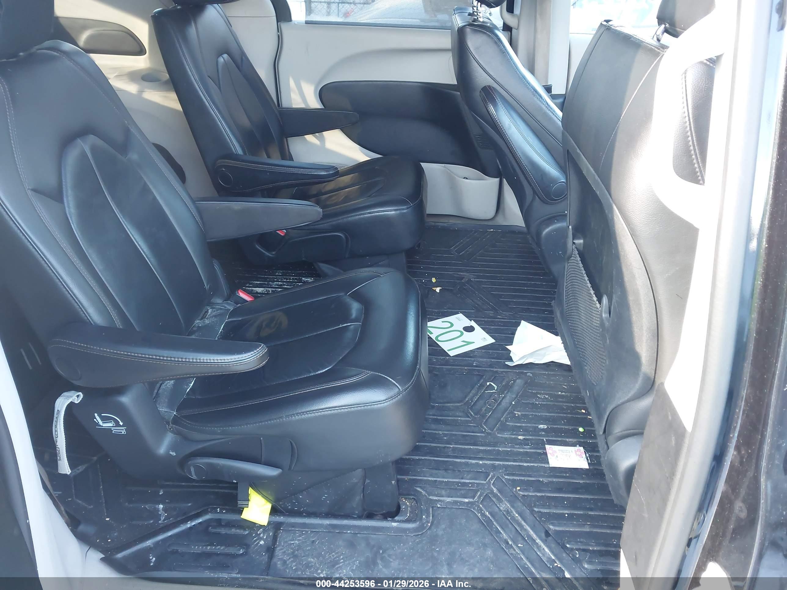 CHRYSLER PACIFICA image 8
