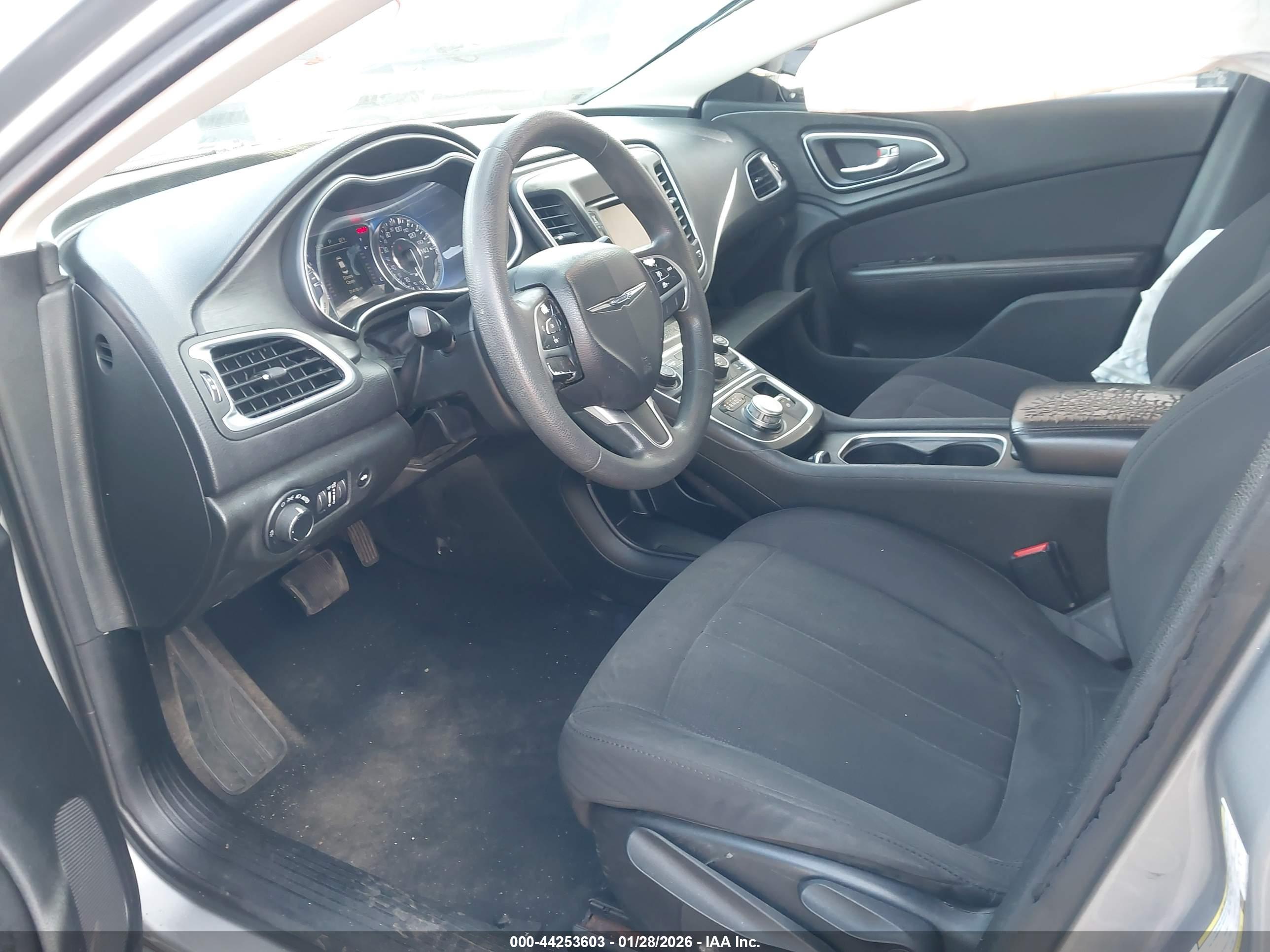 CHRYSLER 200 image 5