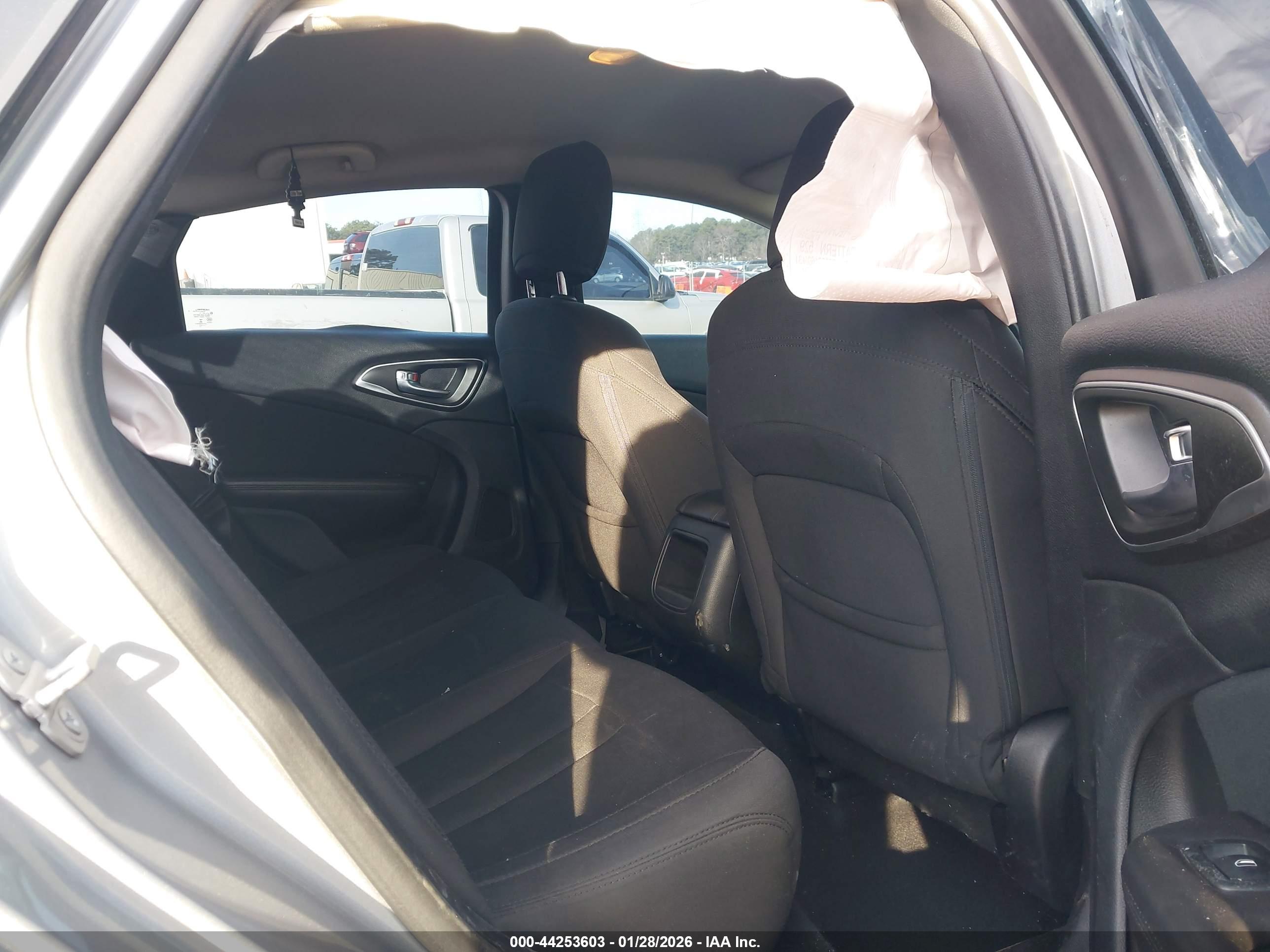 CHRYSLER 200 image 8