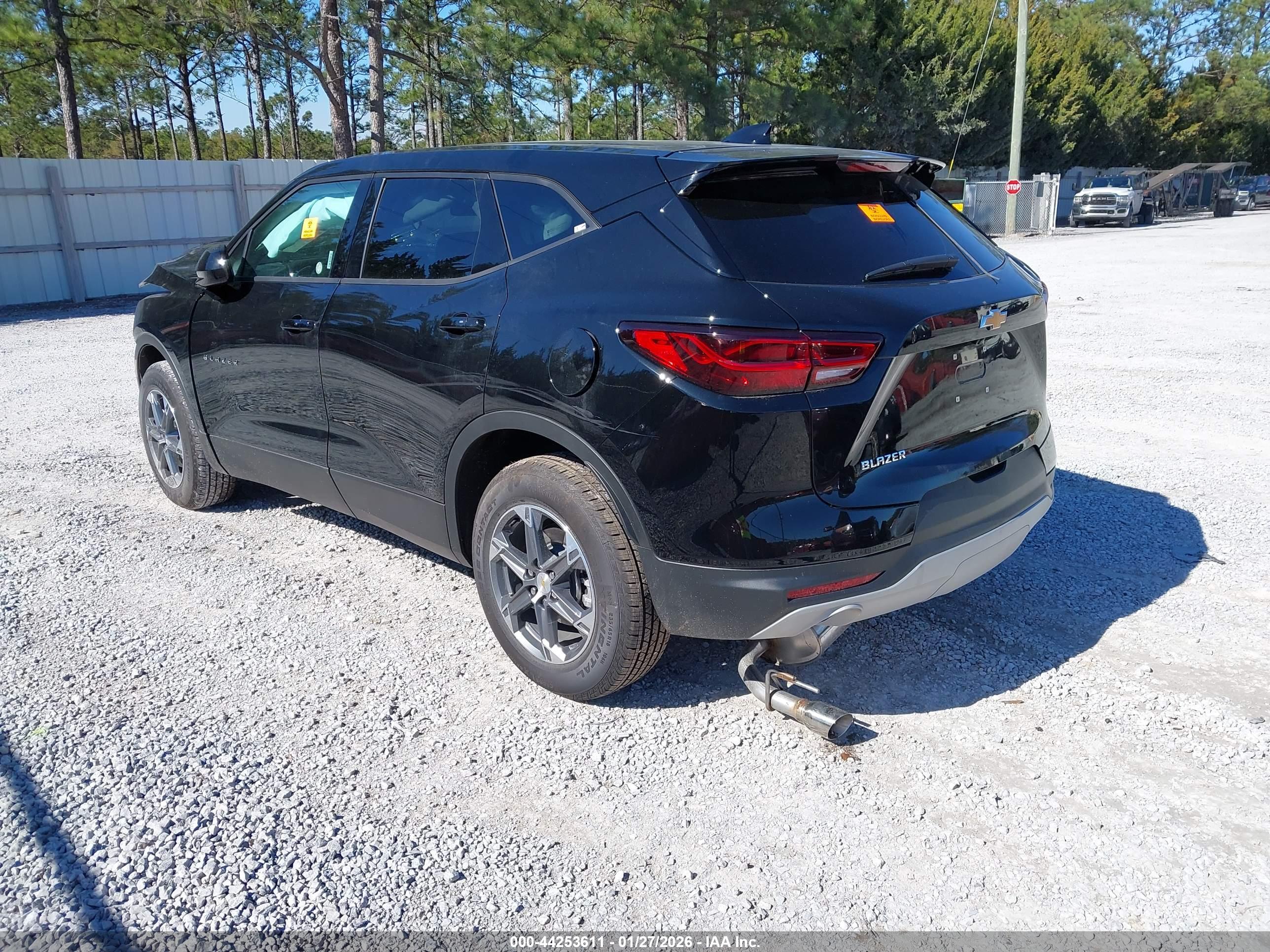 CHEVROLET BLAZER image 3