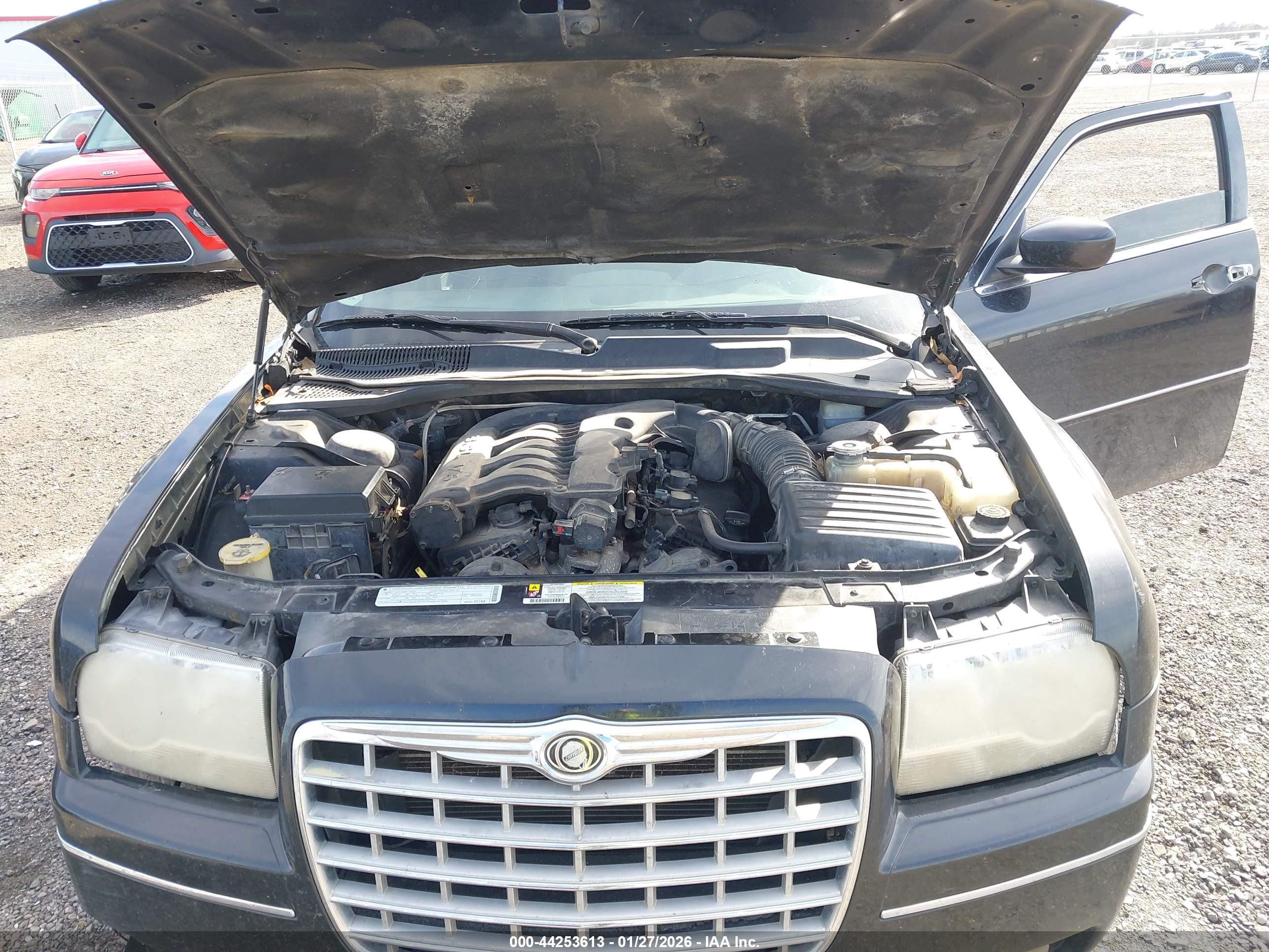 CHRYSLER 300 image 10