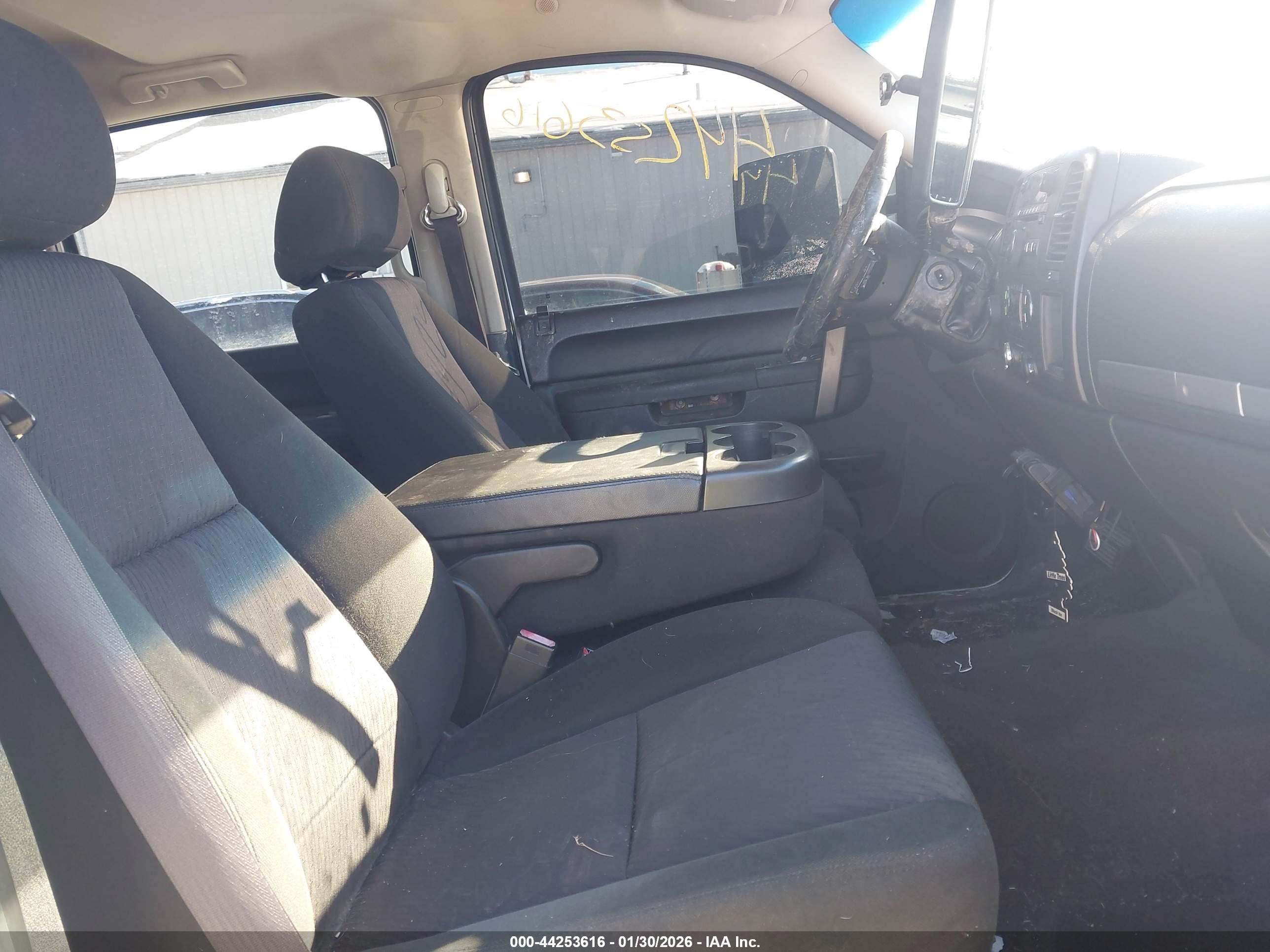 CHEVROLET SILVERADO image 5