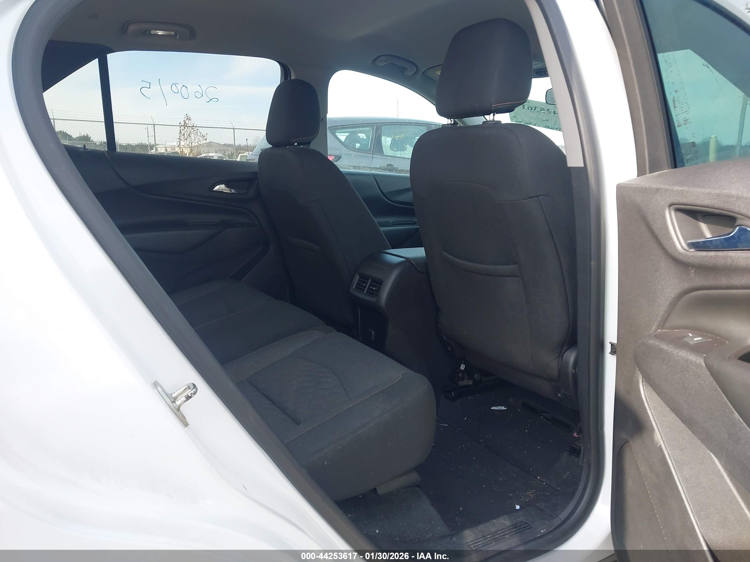 CHEVROLET EQUINOX image 8