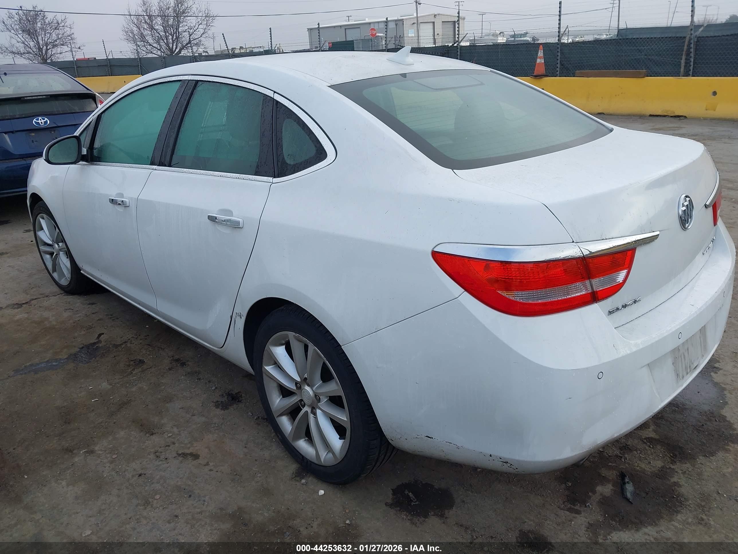BUICK VERANO image 3