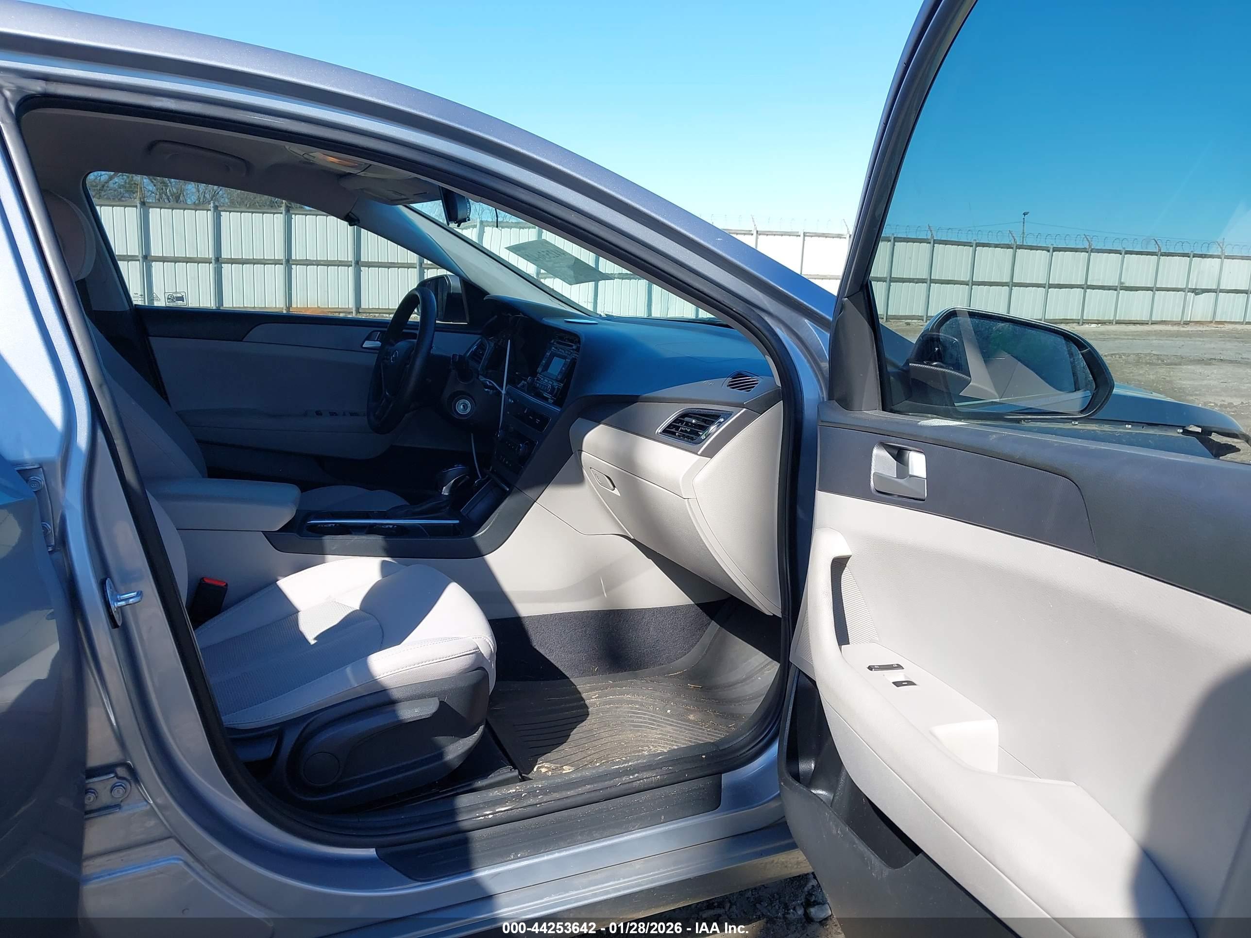 HYUNDAI SONATA image 5