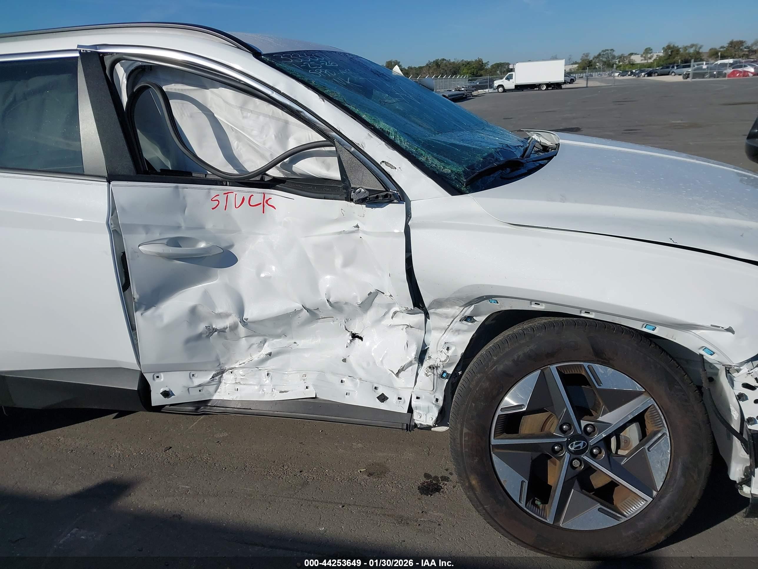 HYUNDAI TUCSON image 6