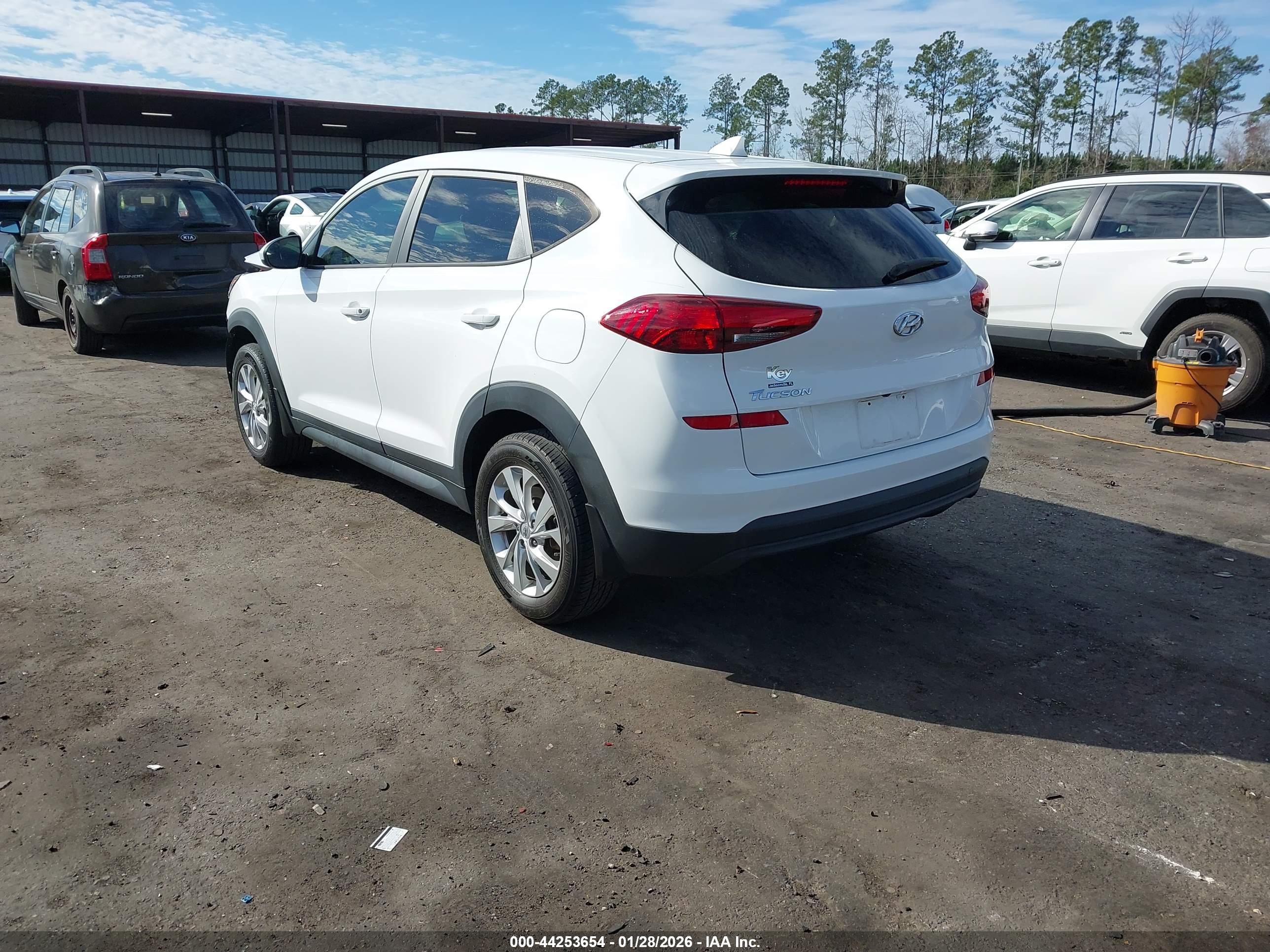 HYUNDAI TUCSON image 3