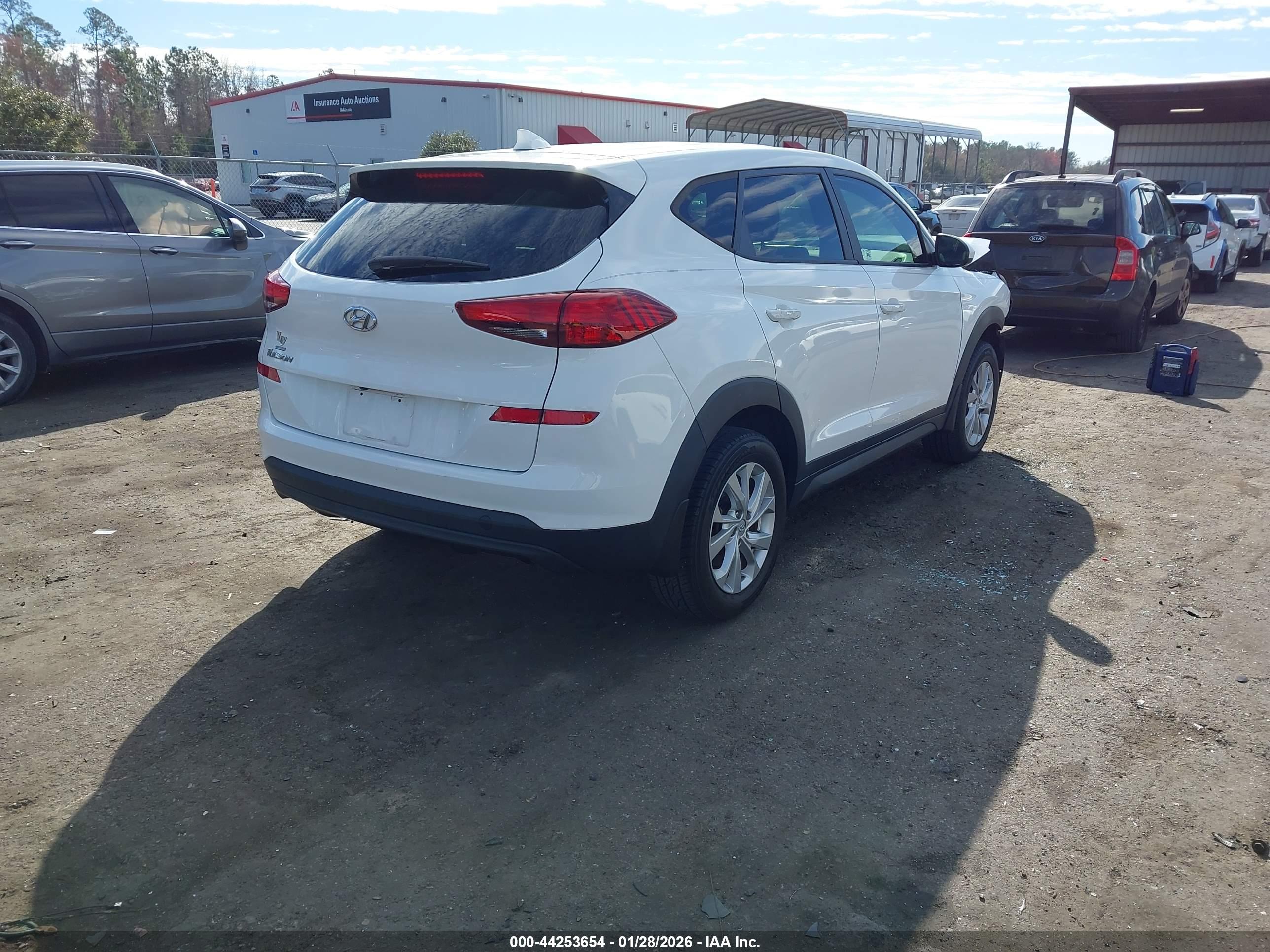 HYUNDAI TUCSON image 4