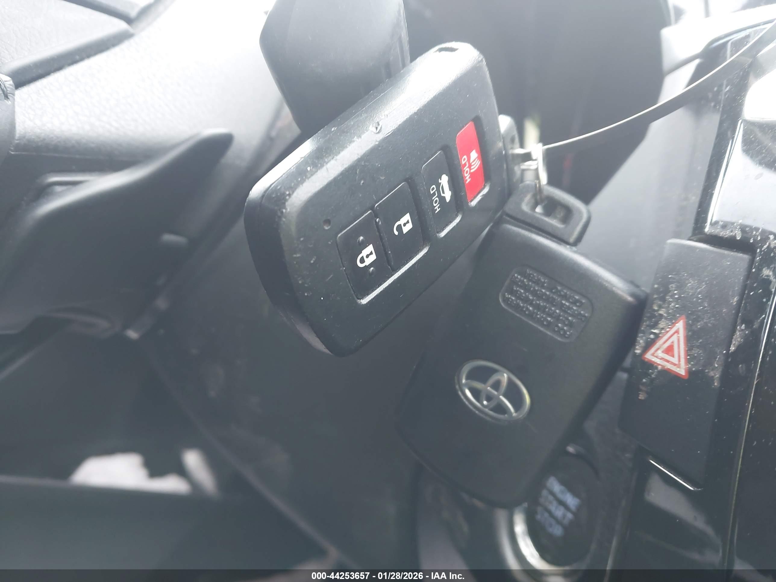 TOYOTA COROLLA image 11