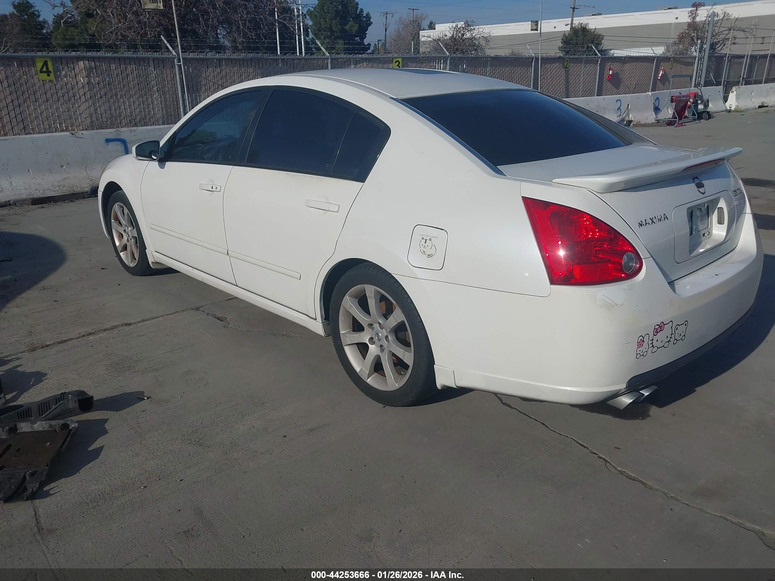 NISSAN MAXIMA image 3