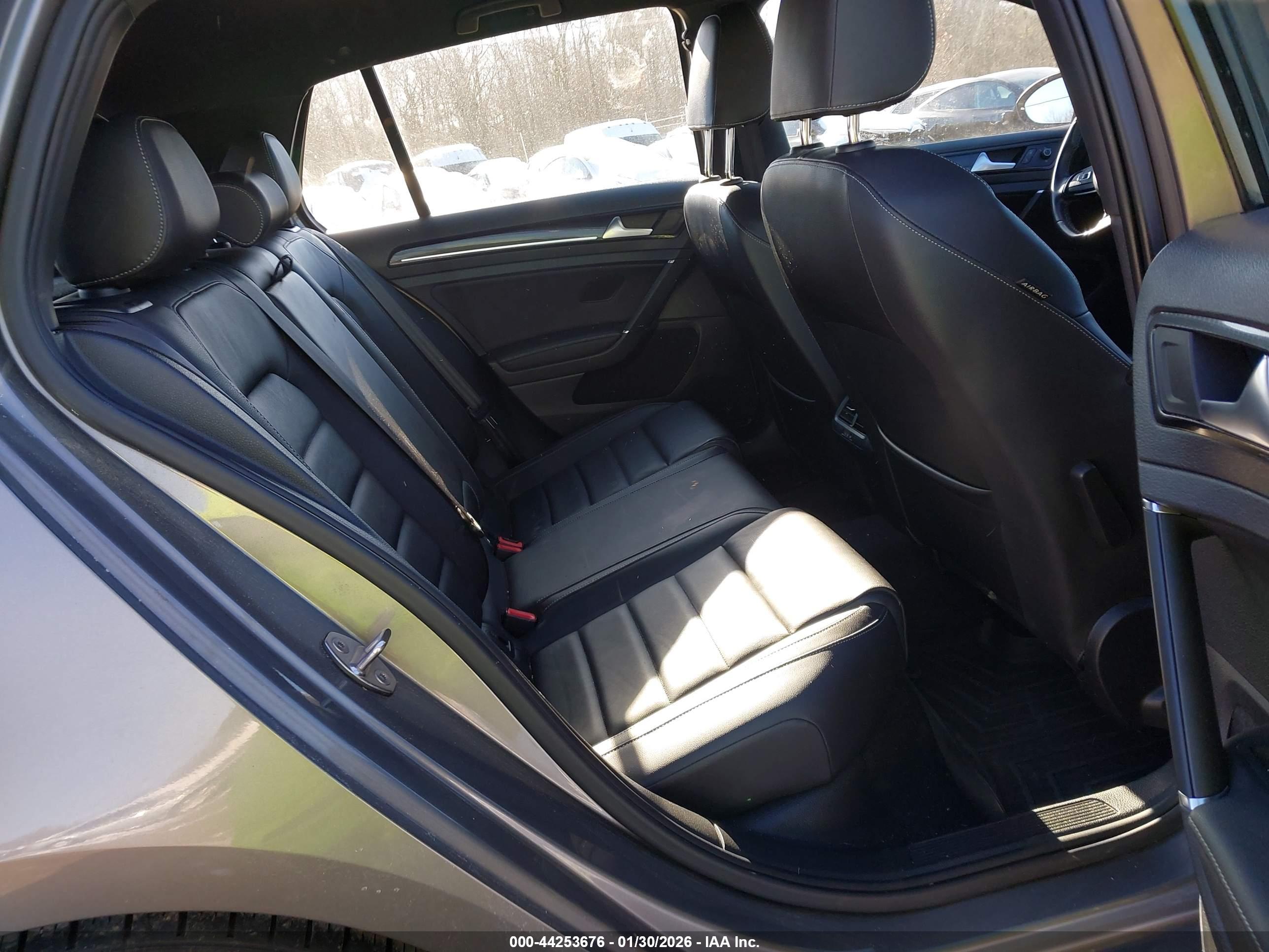 VOLKSWAGEN GOLF image 8