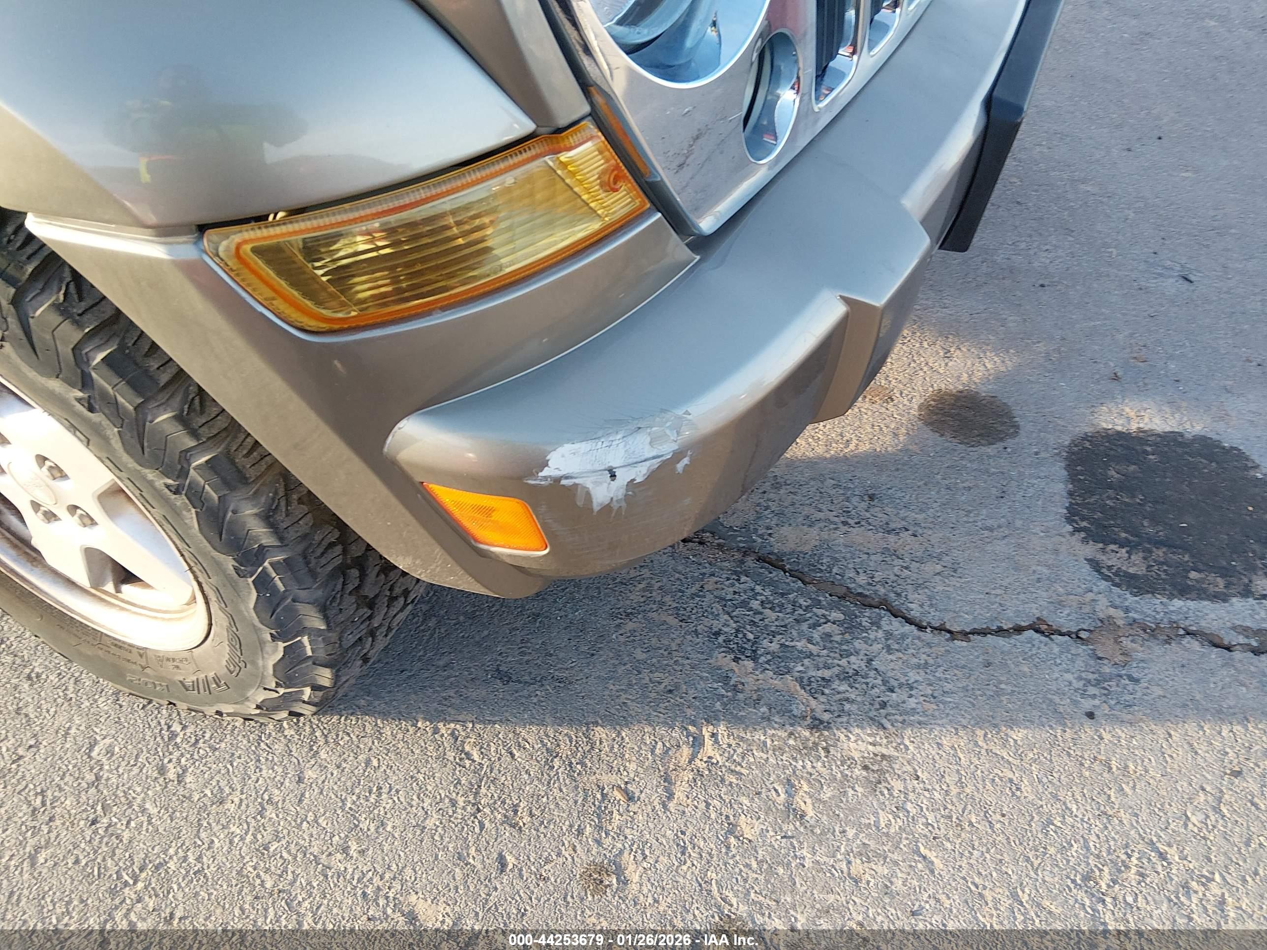 JEEP LIBERTY image 6