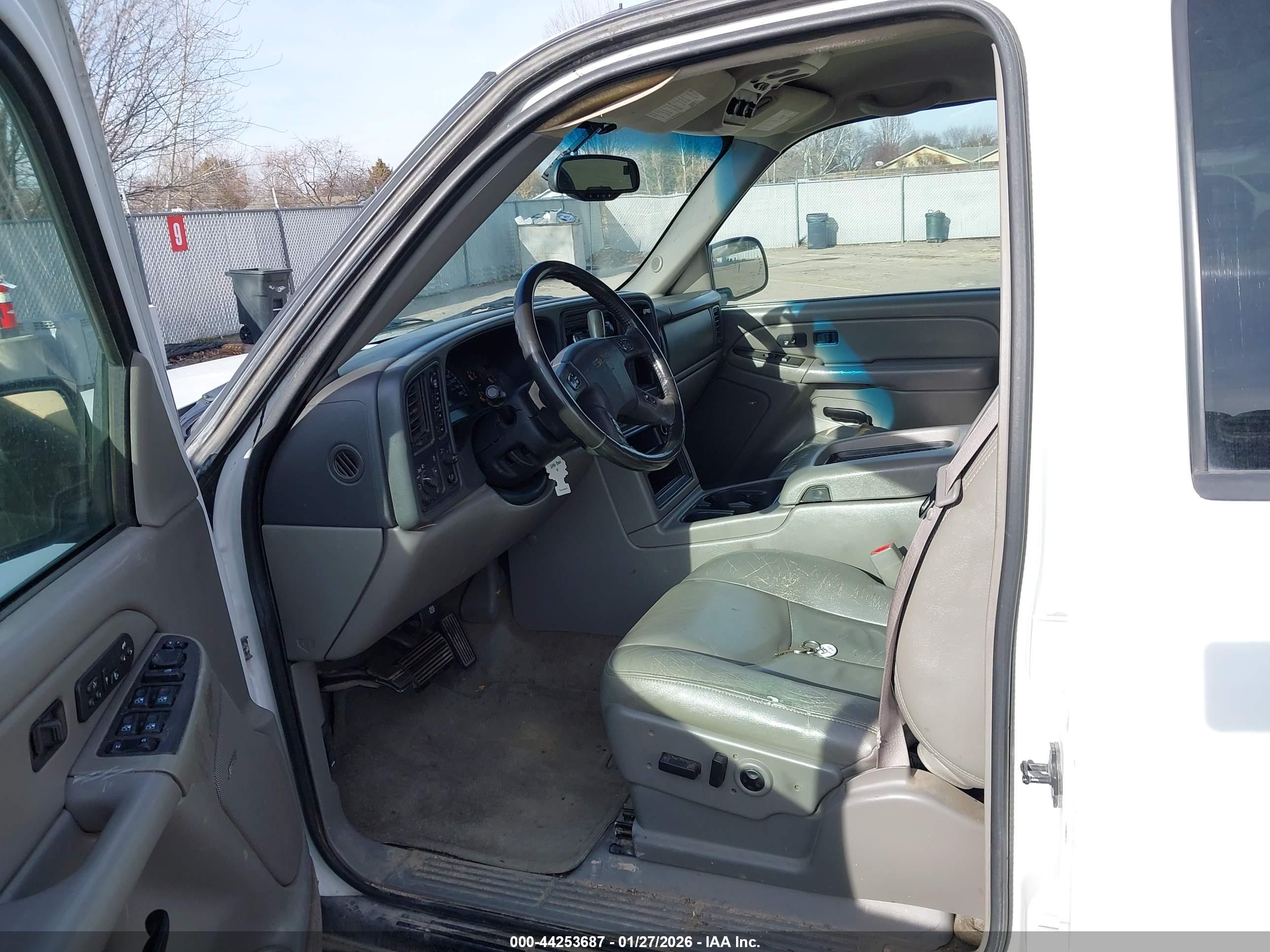 GMC YUKON image 5