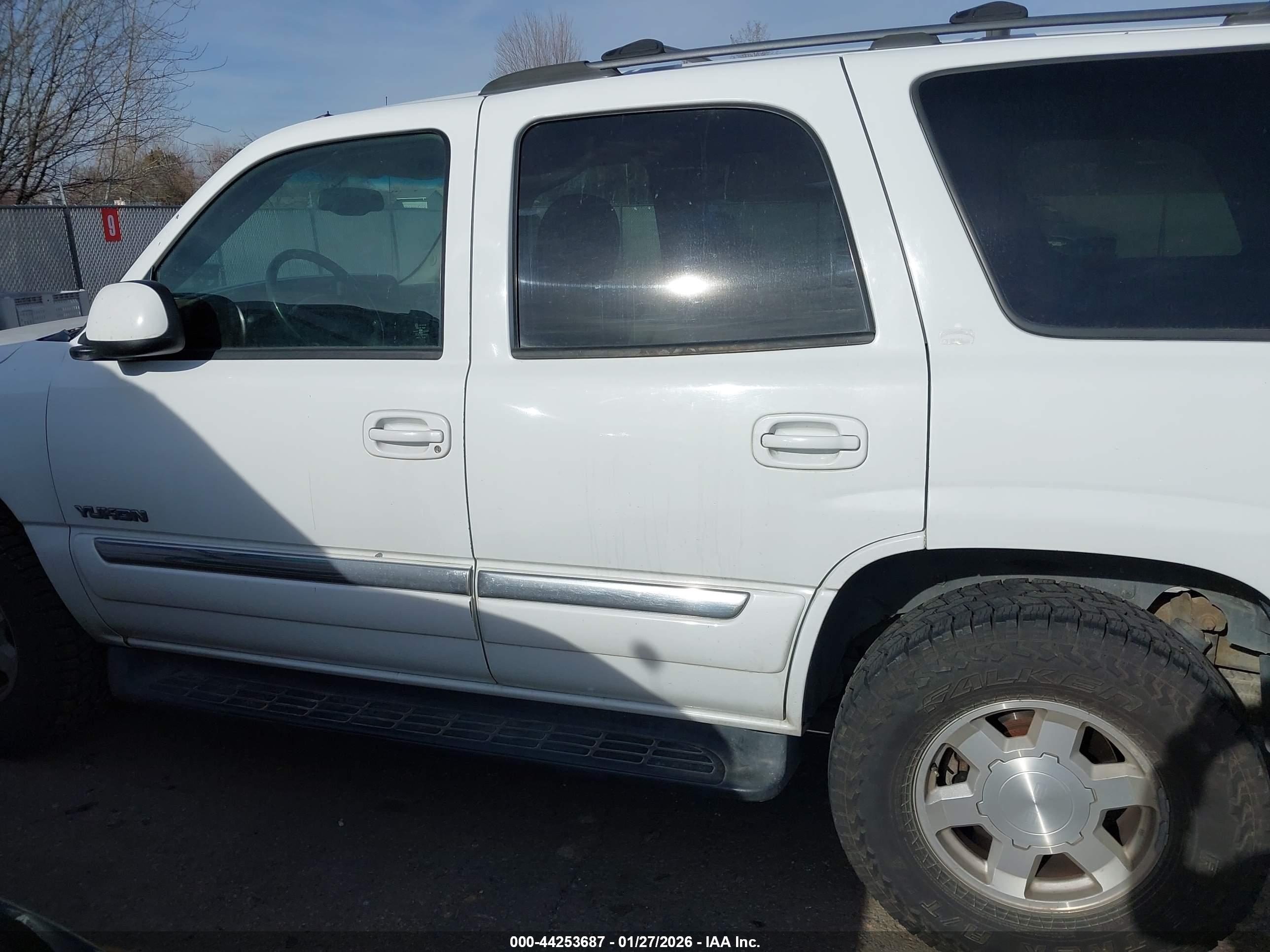 GMC YUKON image 6