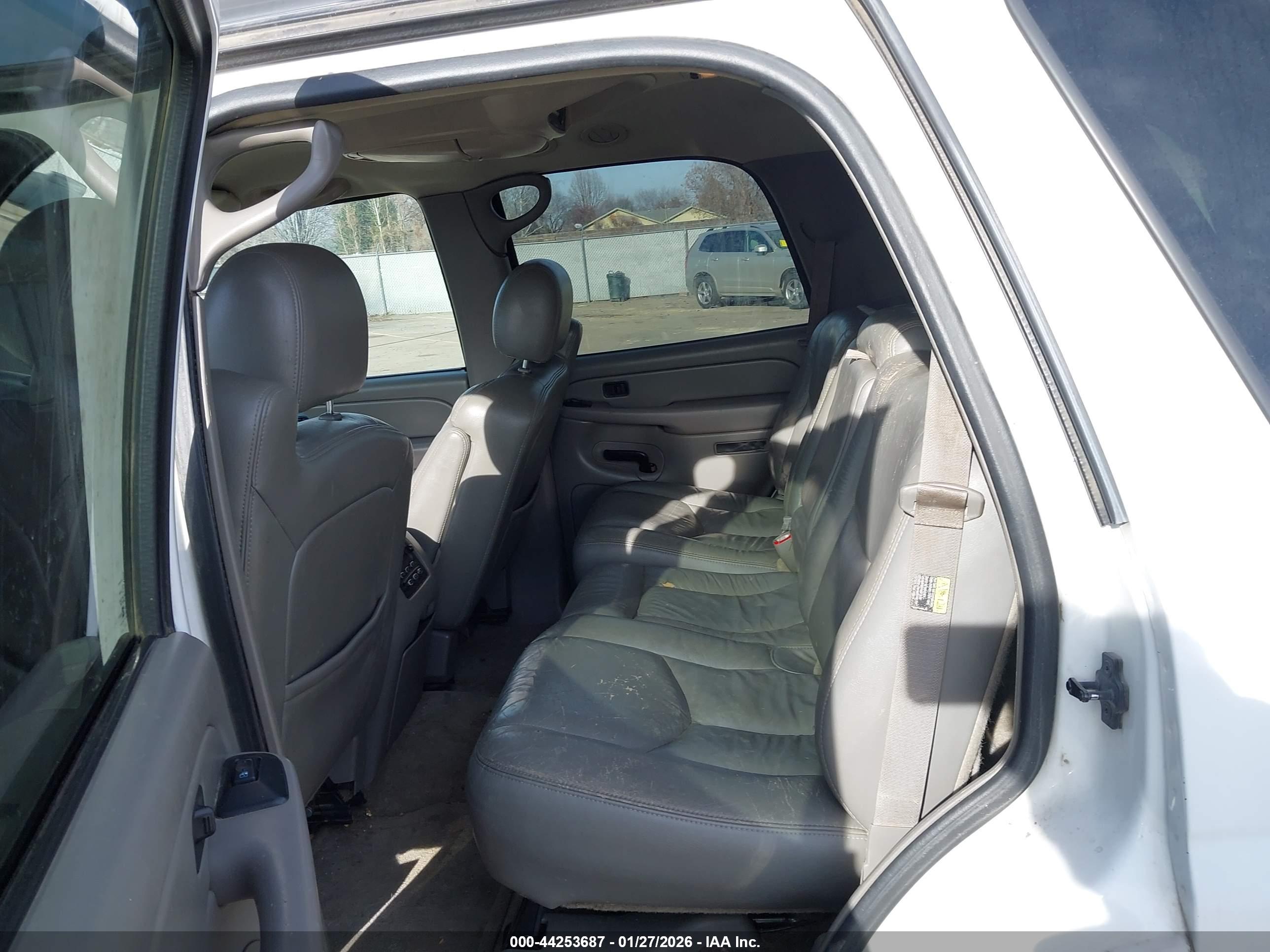 GMC YUKON image 8