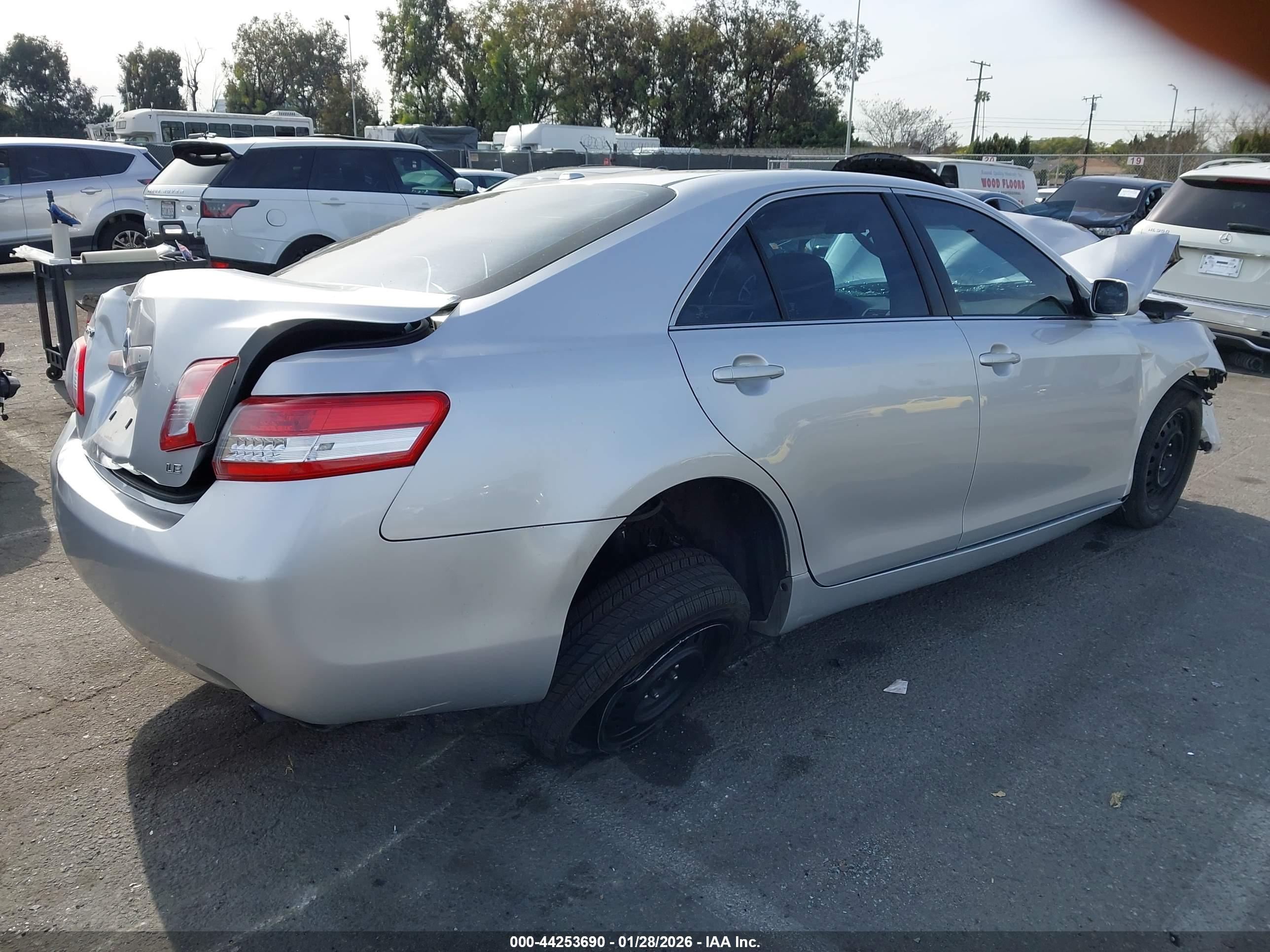 TOYOTA CAMRY image 4