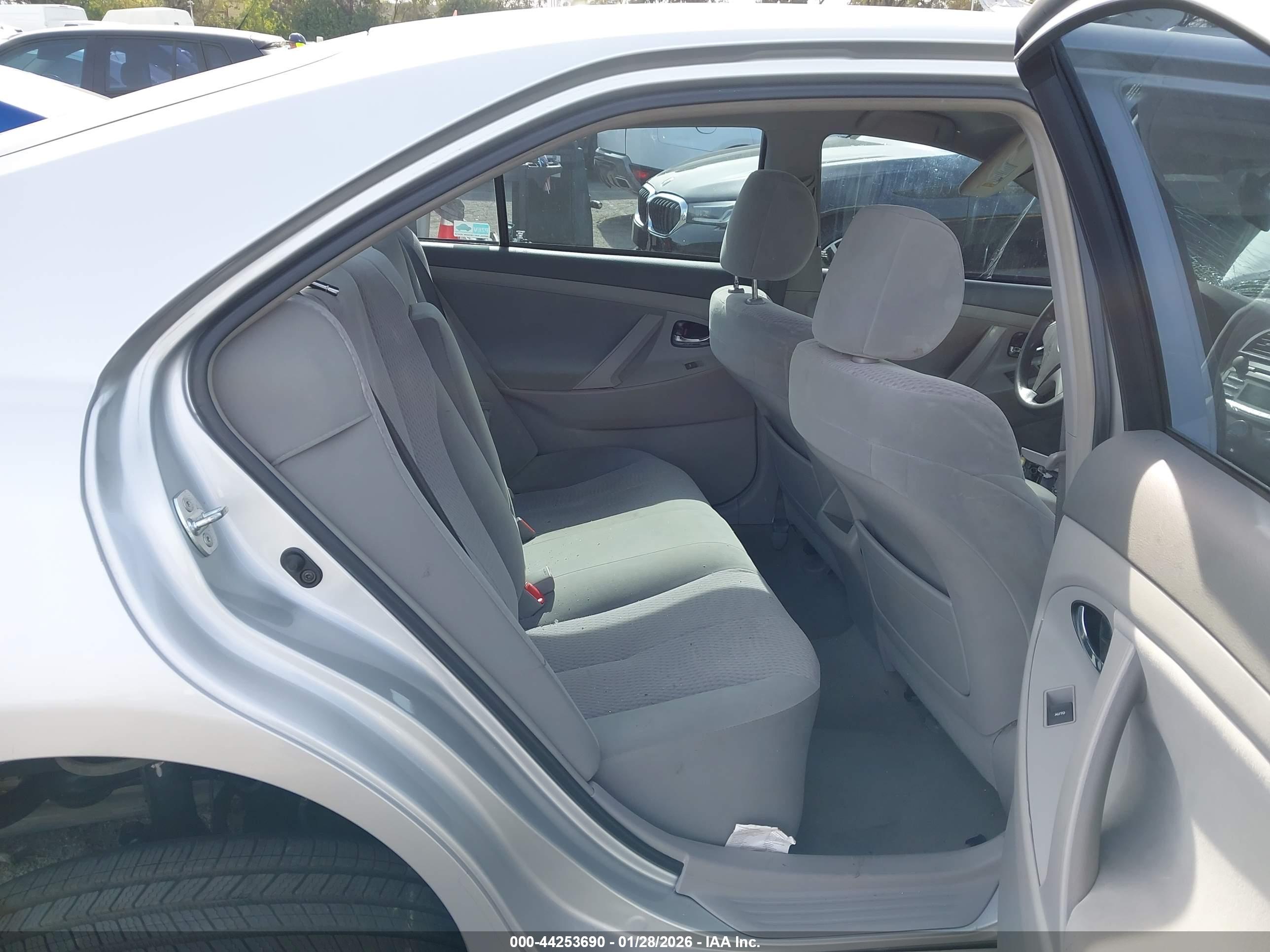 TOYOTA CAMRY image 8