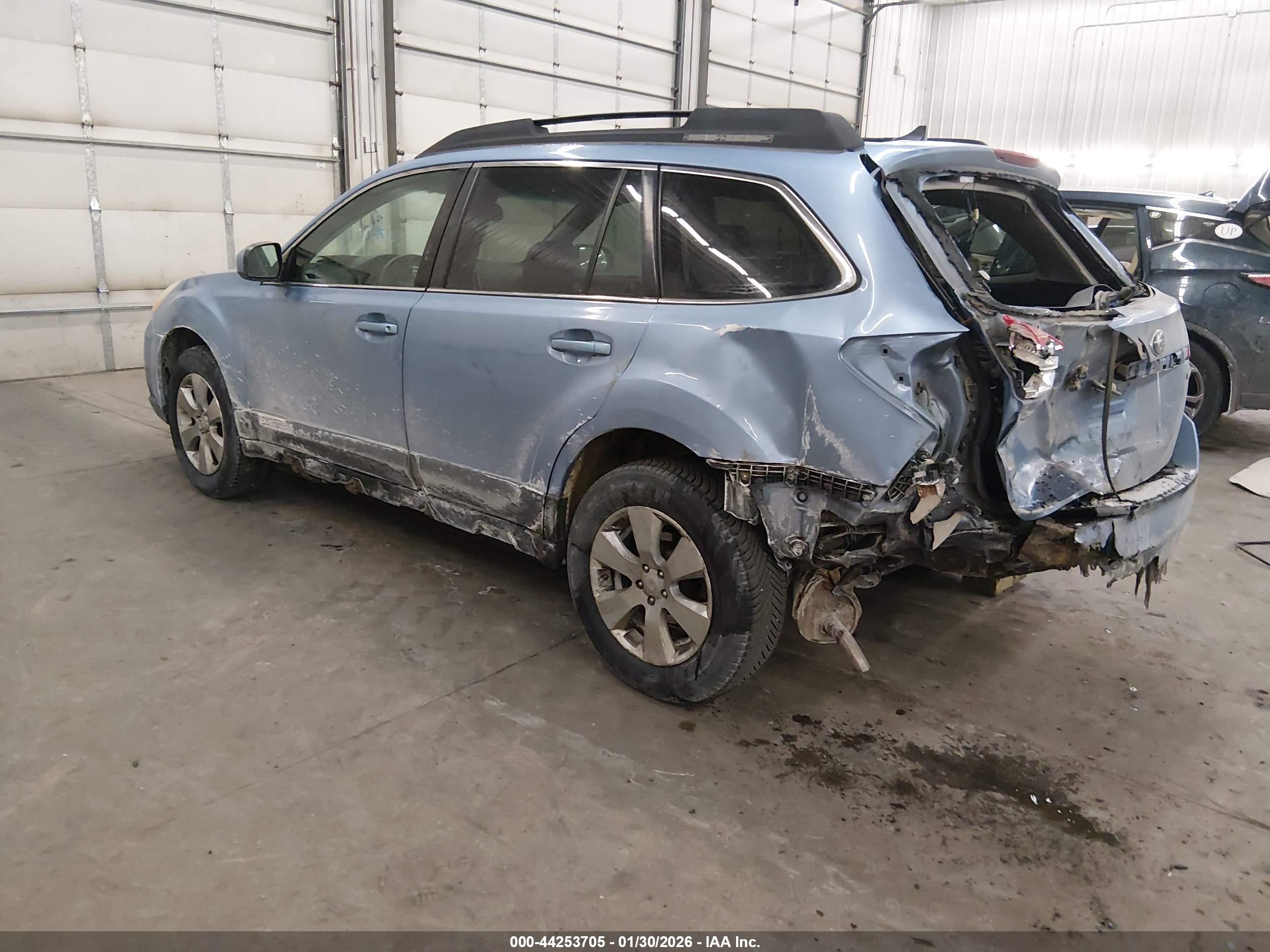 SUBARU OUTBACK image 3