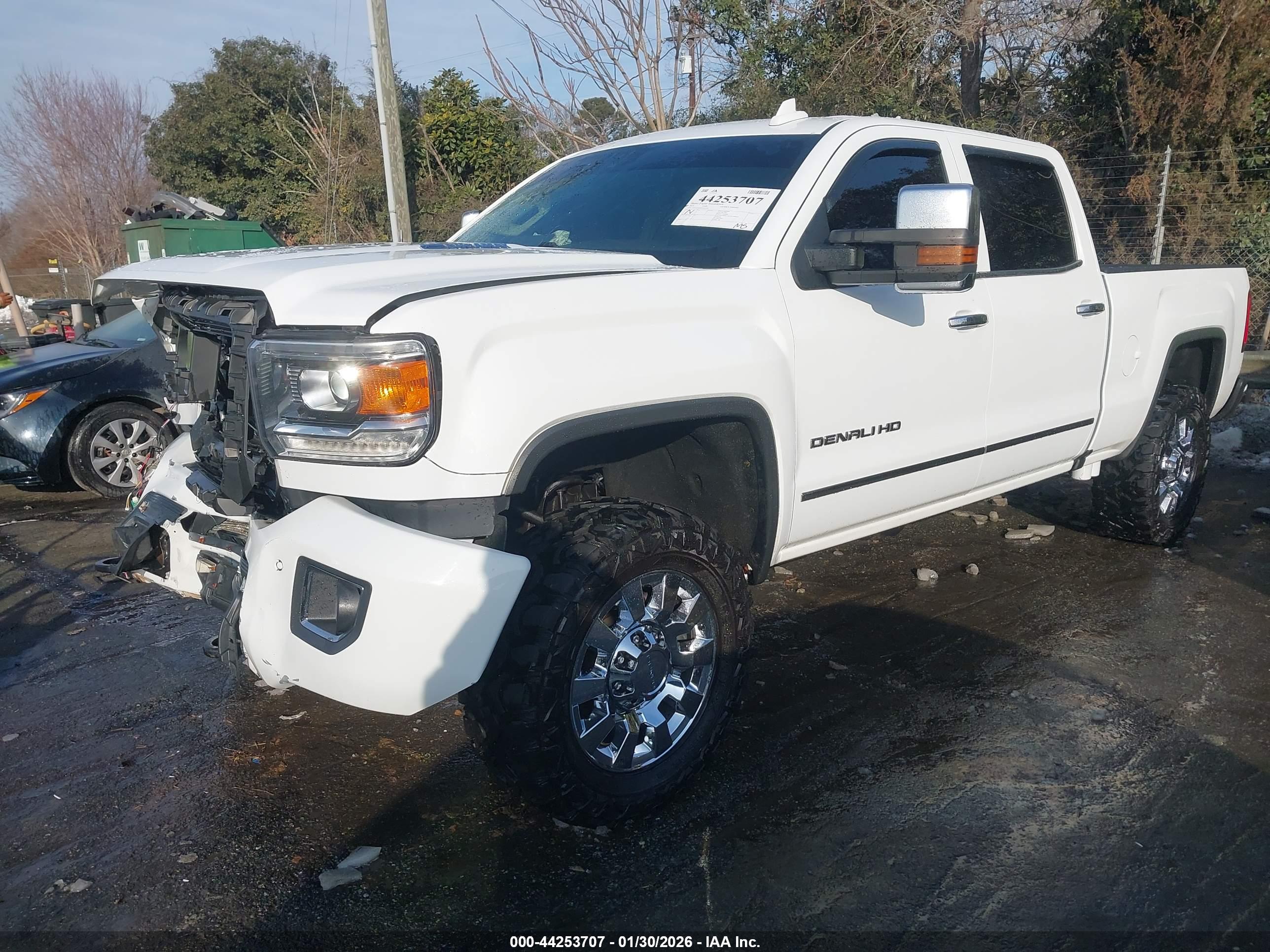 GMC SIERRA image 2