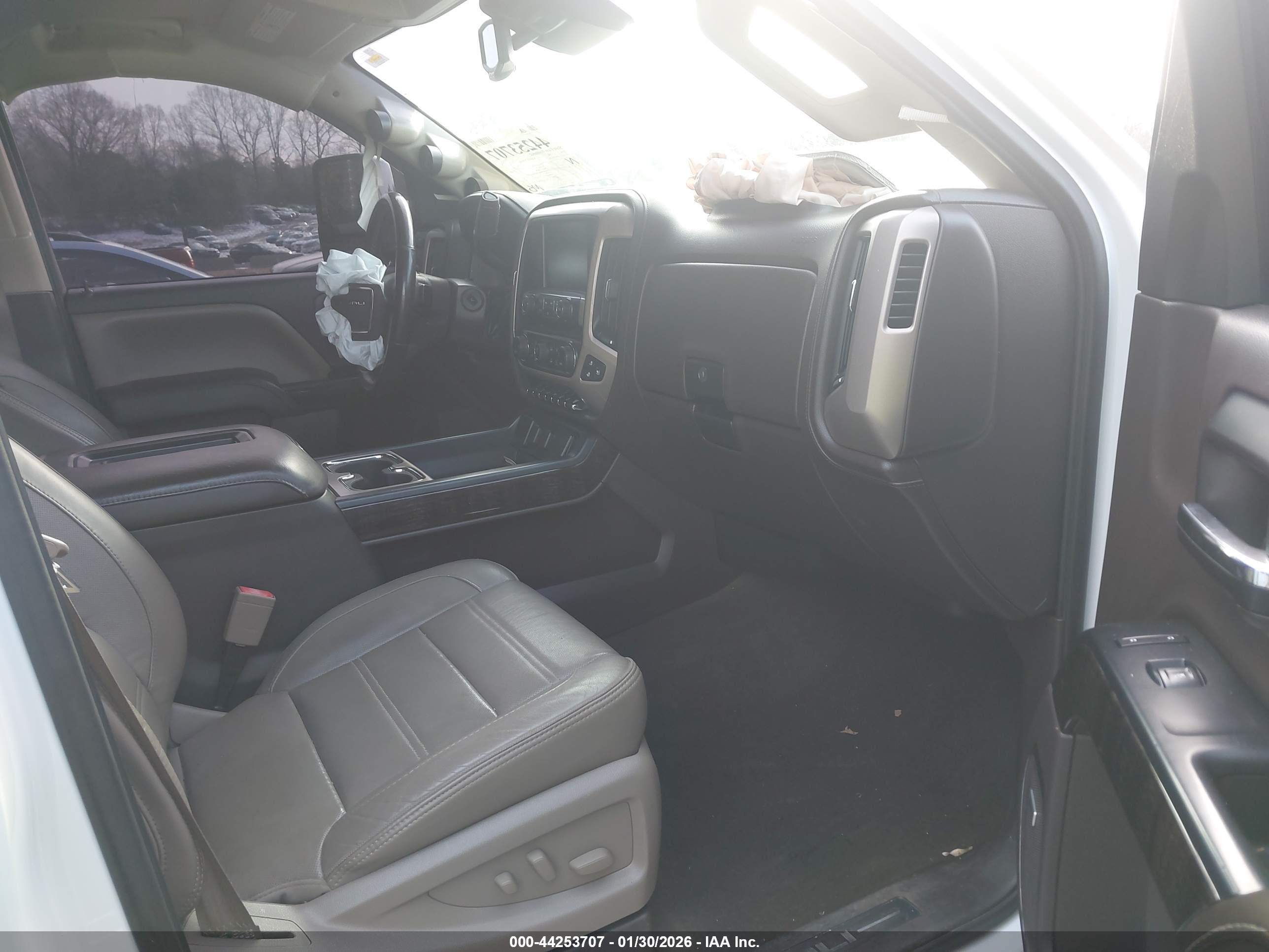 GMC SIERRA image 5