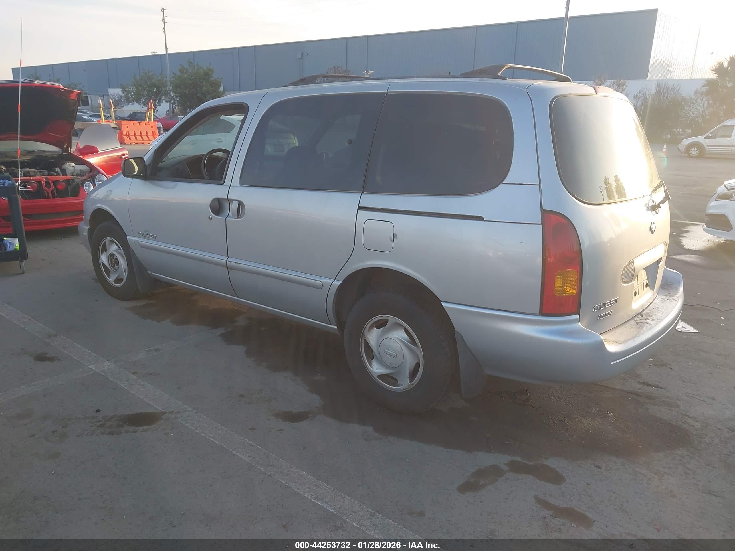 NISSAN QUEST image 3