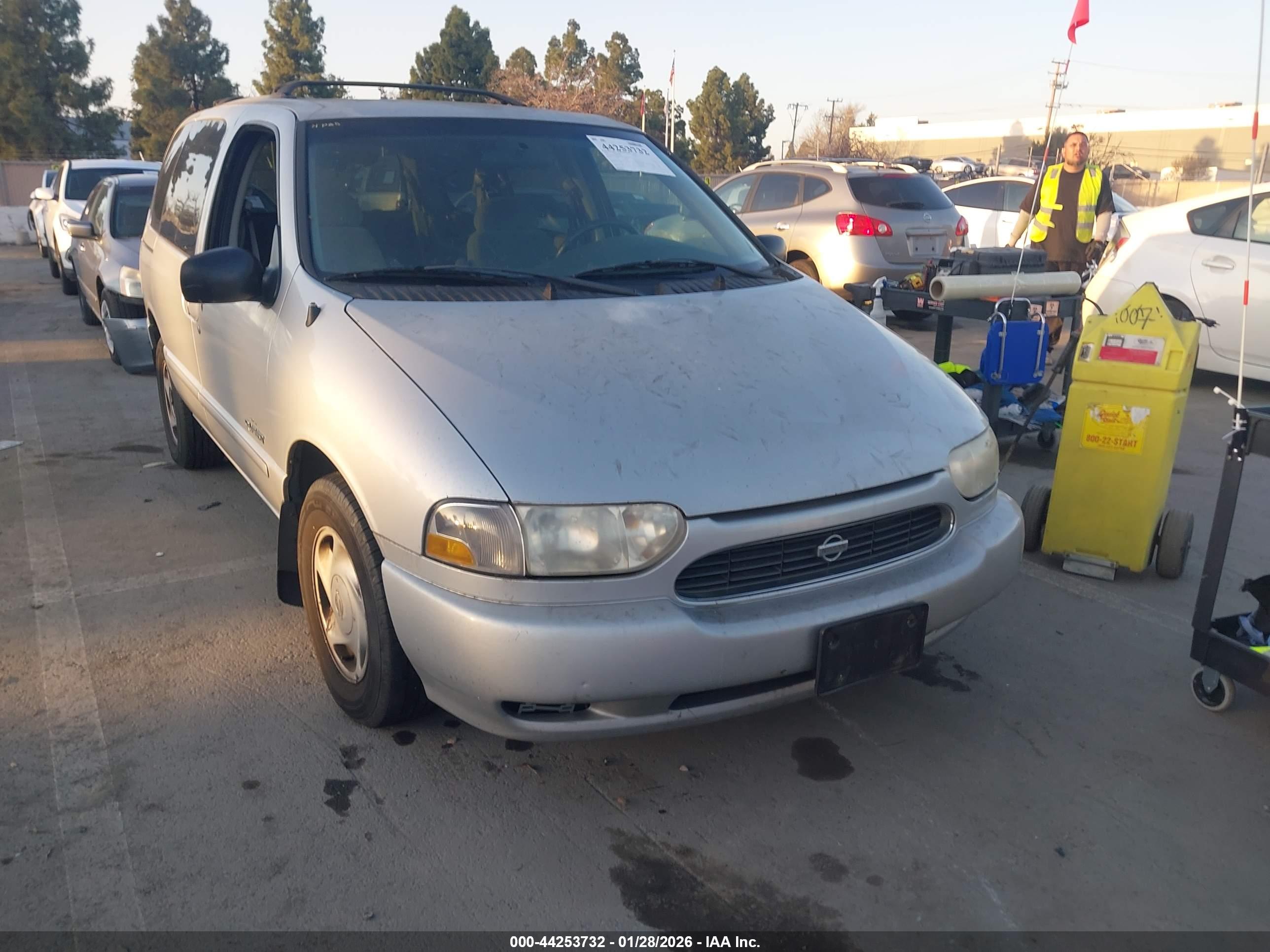 NISSAN QUEST image 6