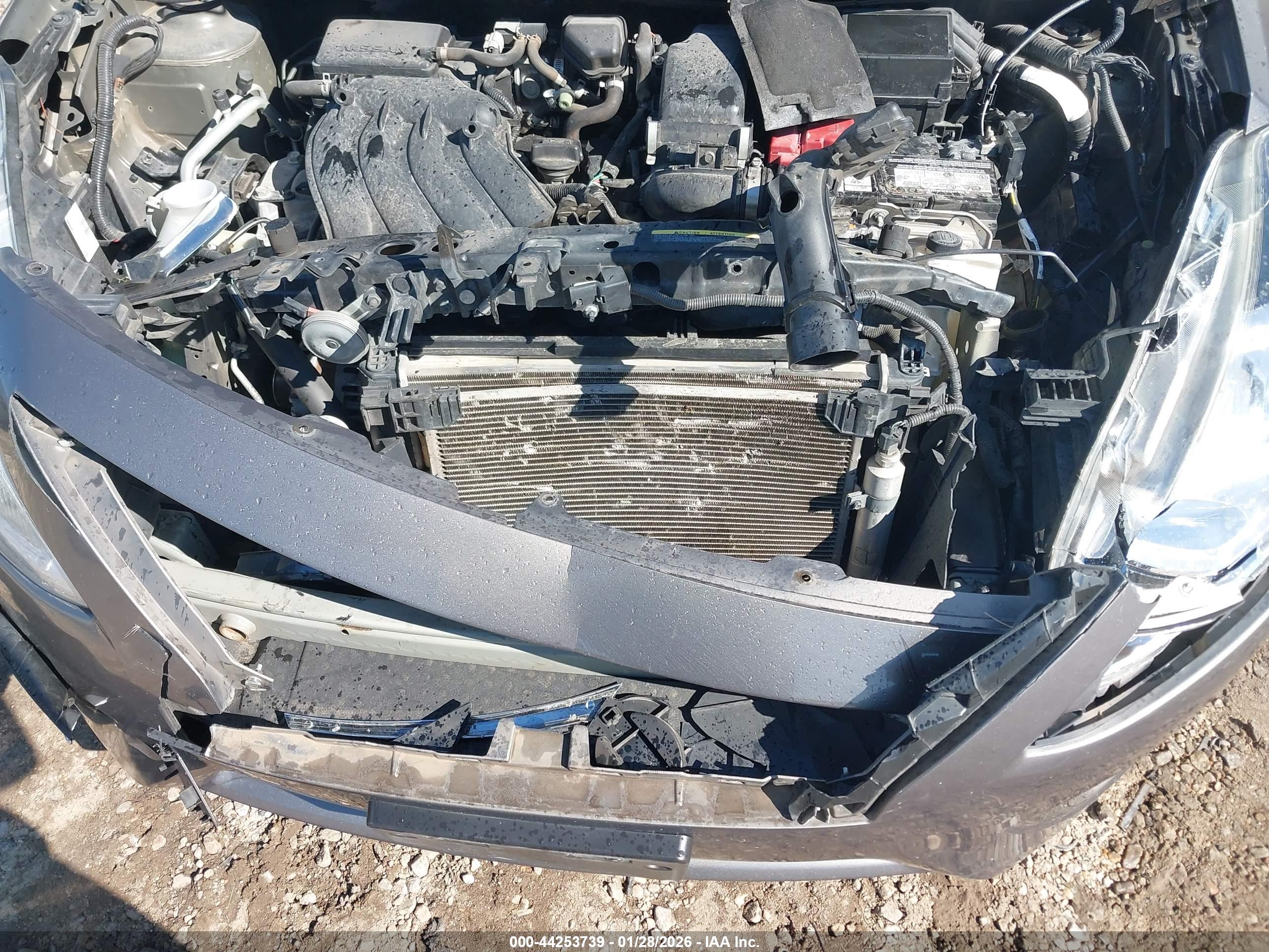 NISSAN VERSA image 10