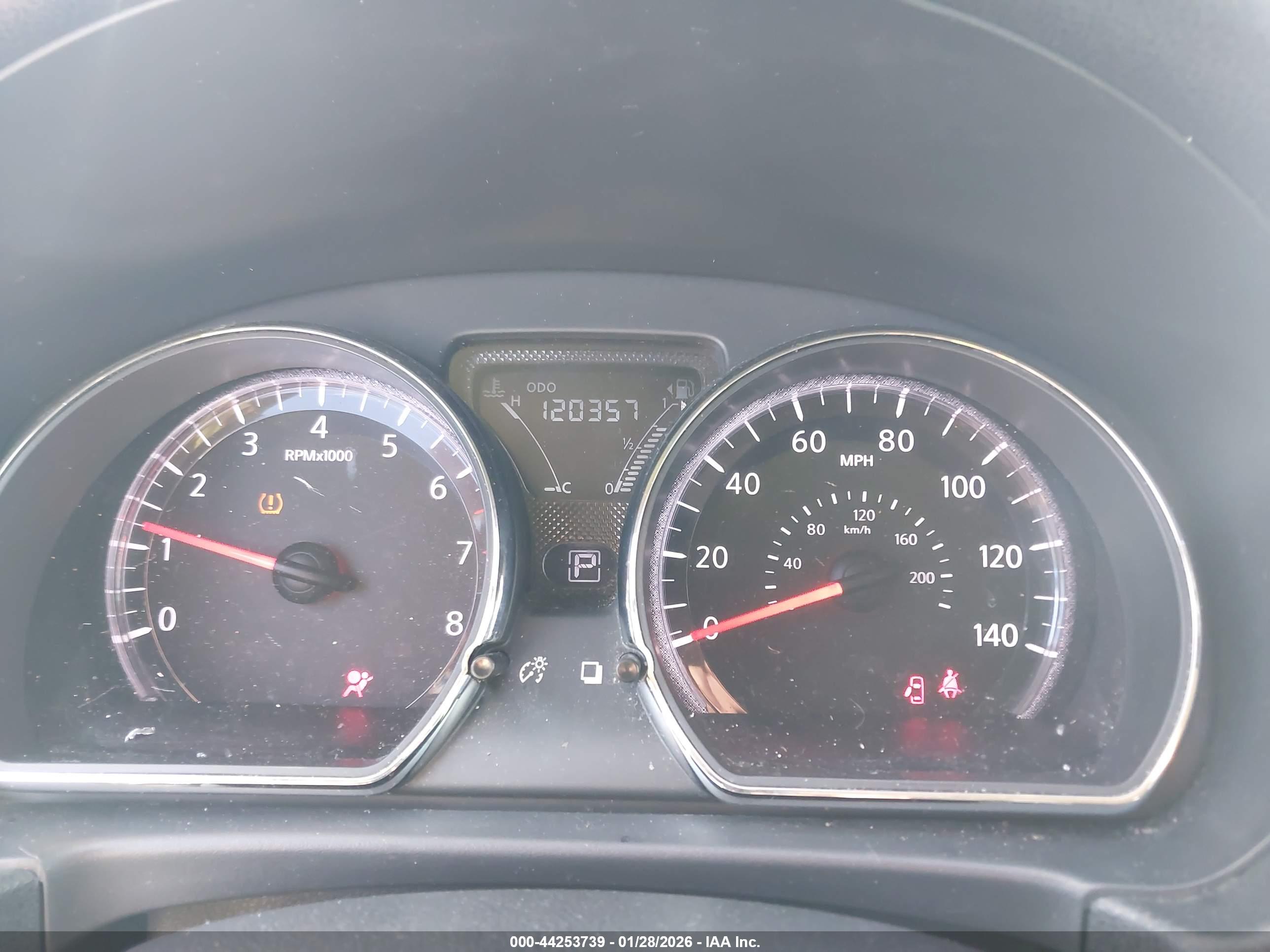 NISSAN VERSA image 7