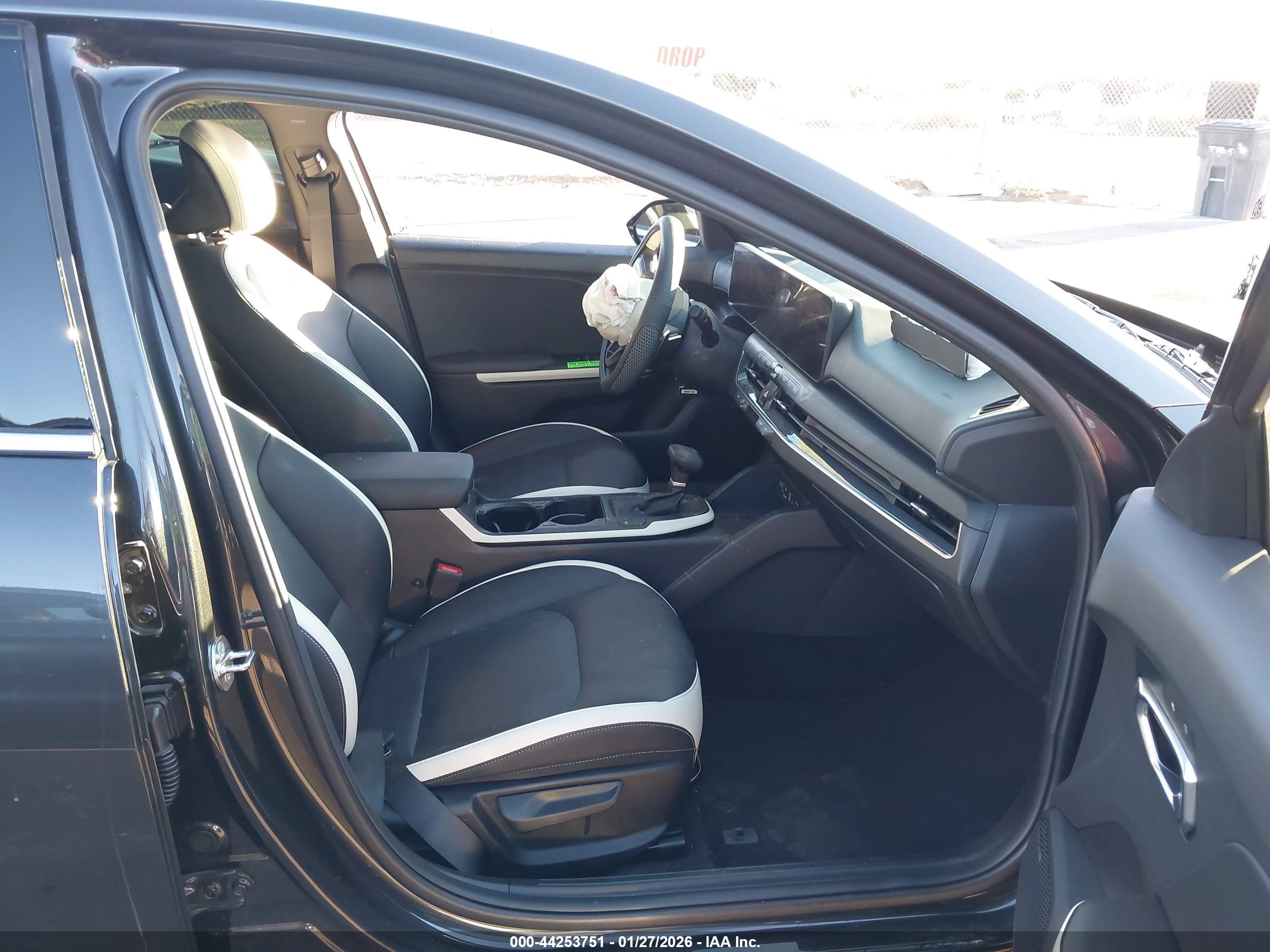 KIA K4 image 5