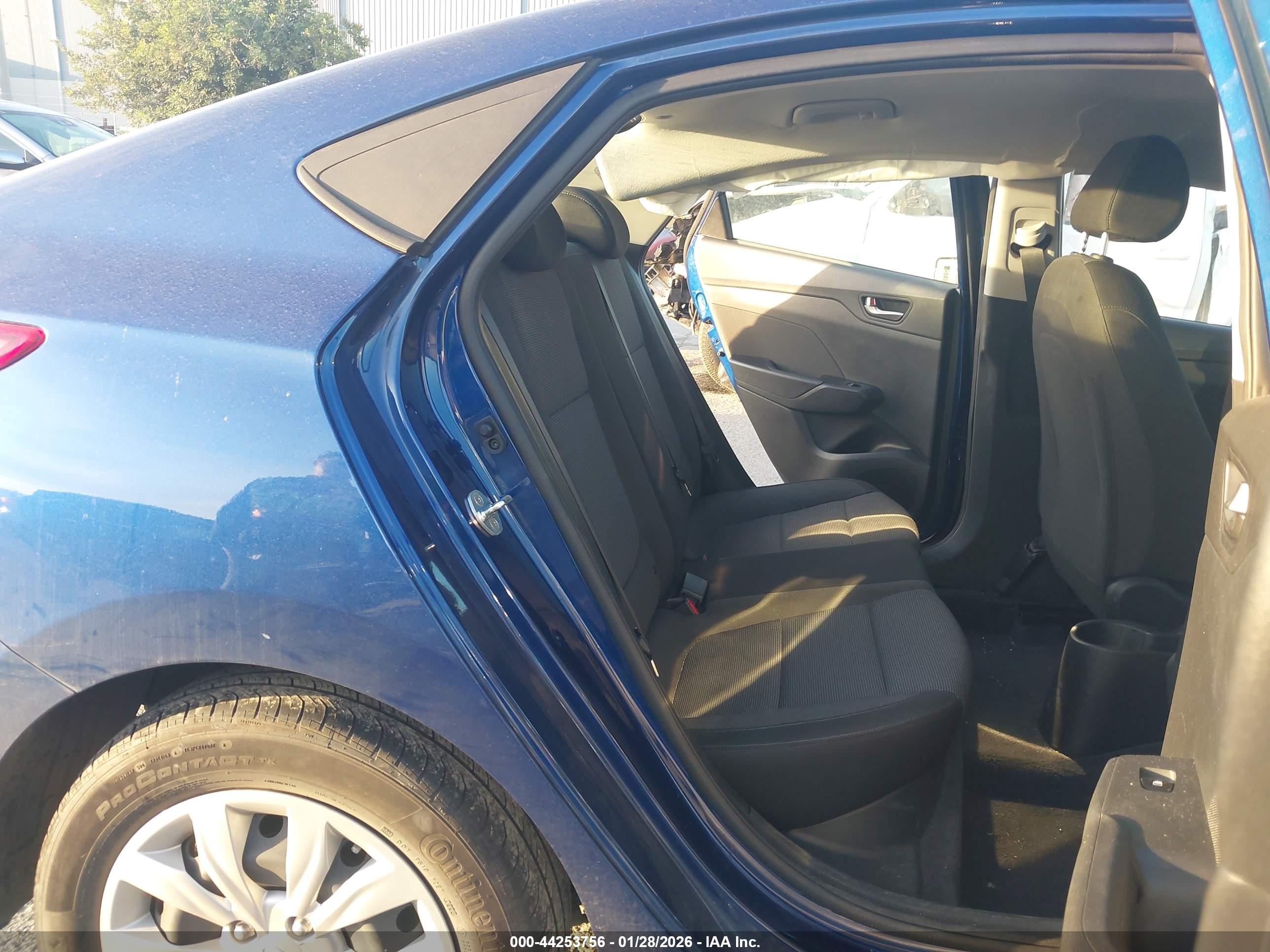 HYUNDAI ACCENT image 8