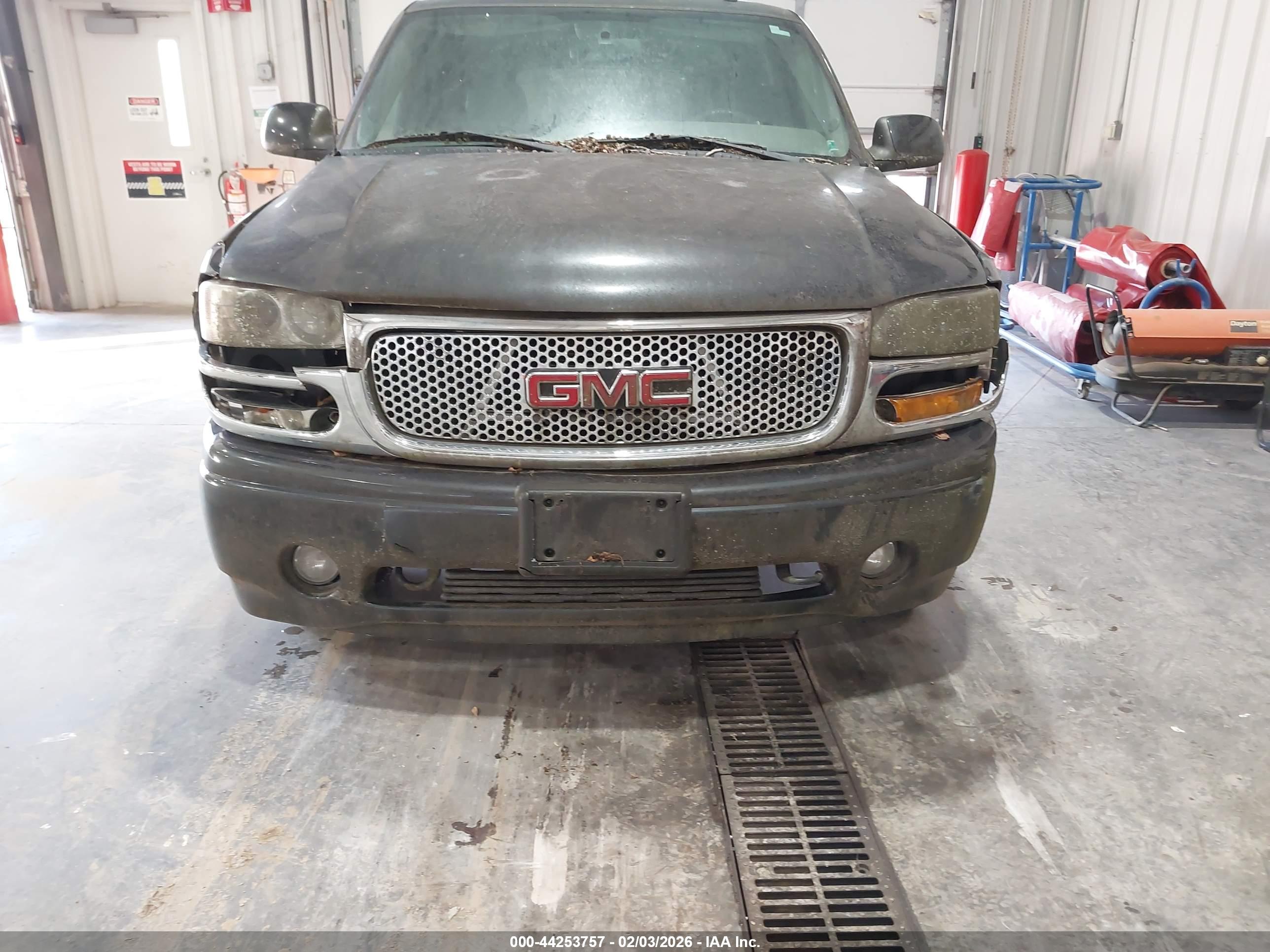 GMC YUKON image 6