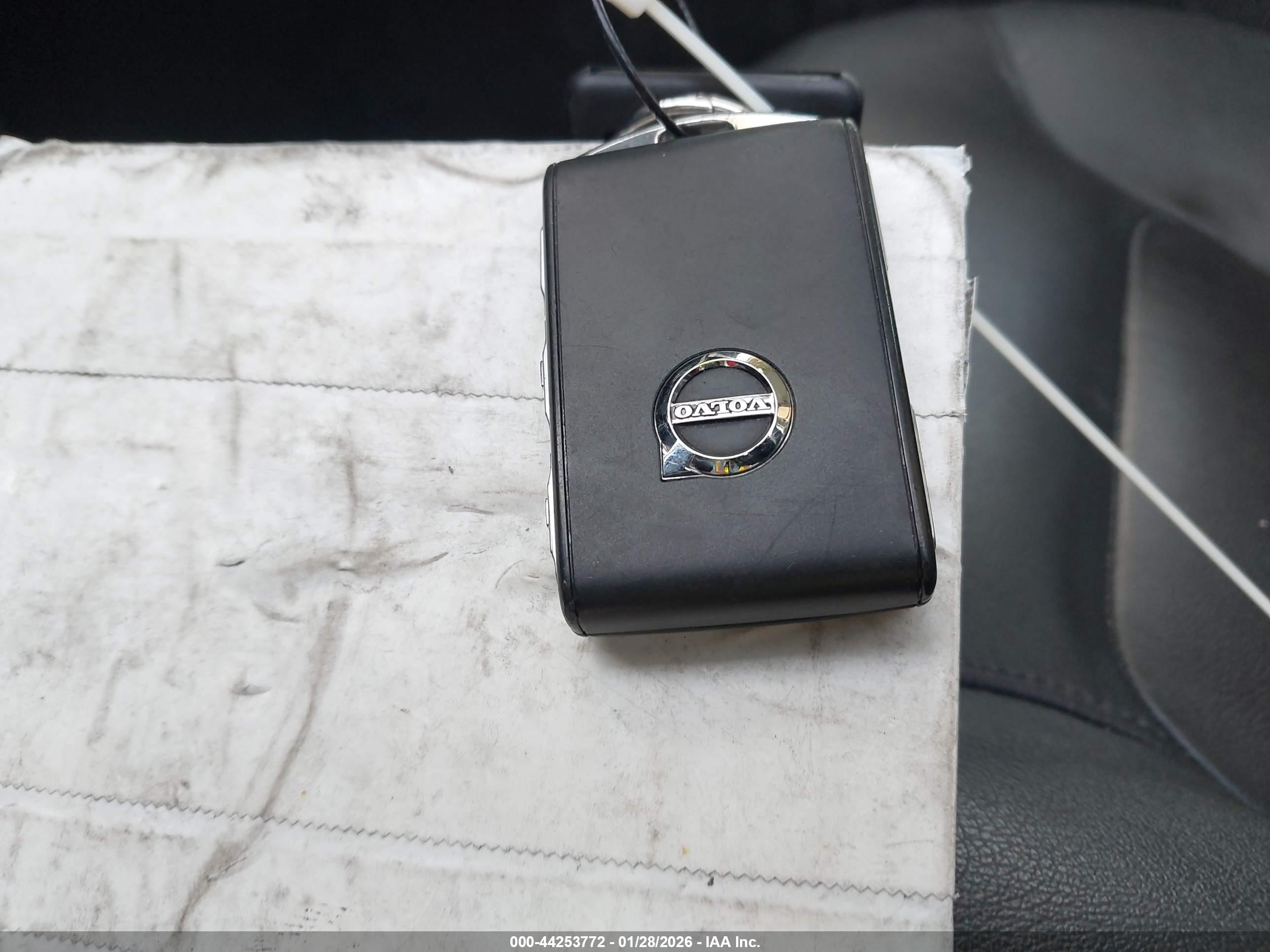 VOLVO S60 image 11