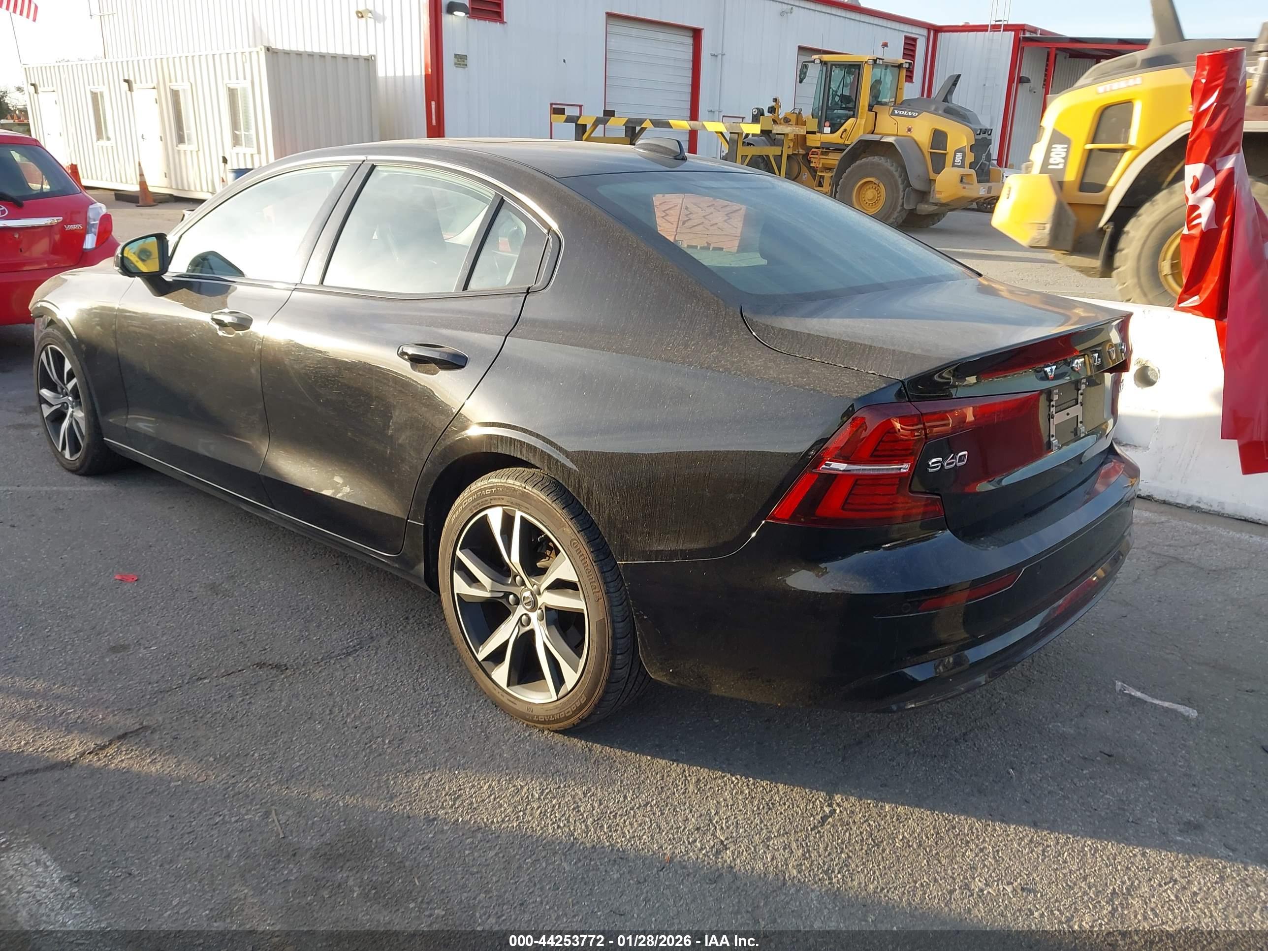 VOLVO S60 image 3