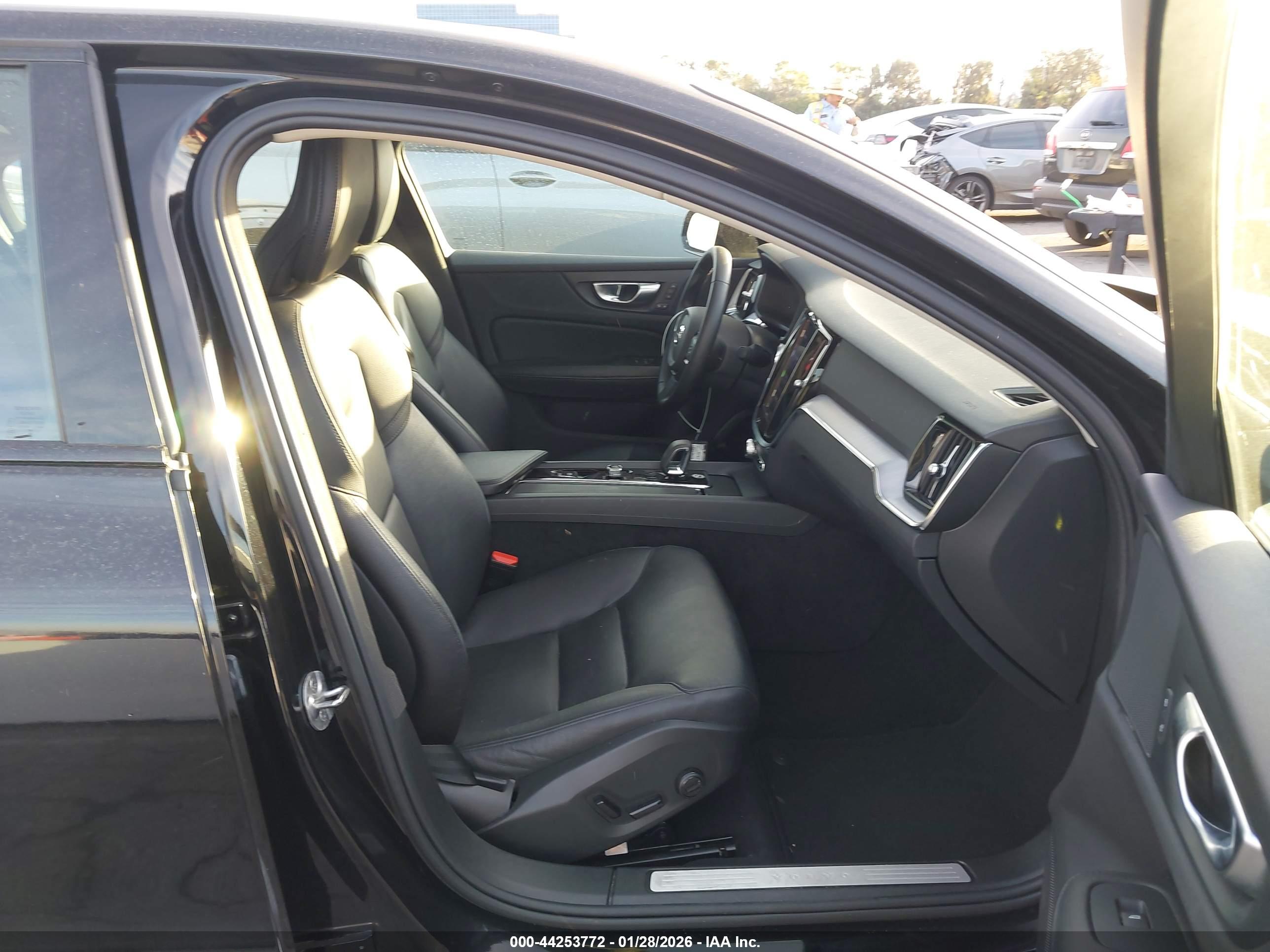 VOLVO S60 image 5