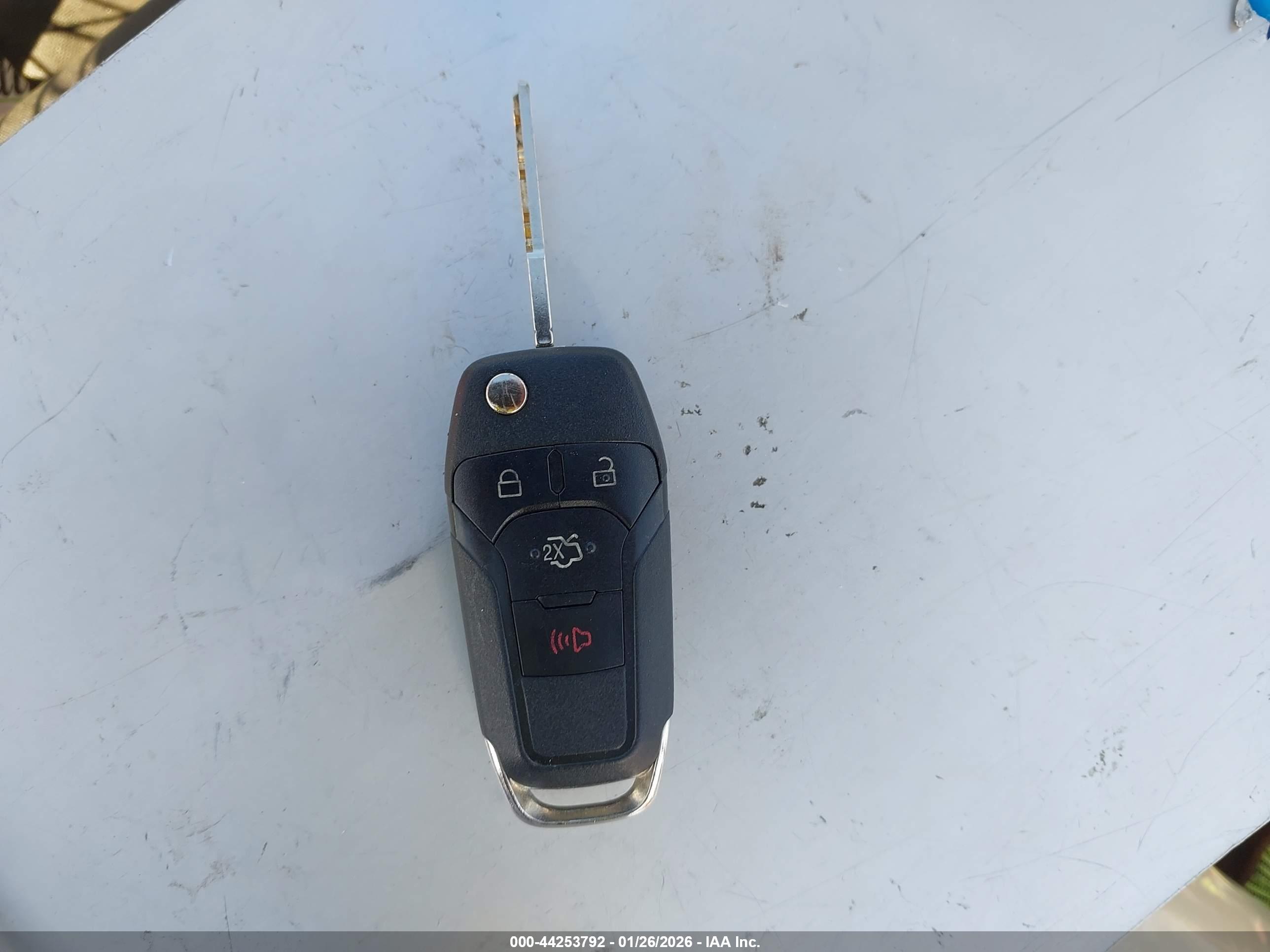 FORD FUSION image 11
