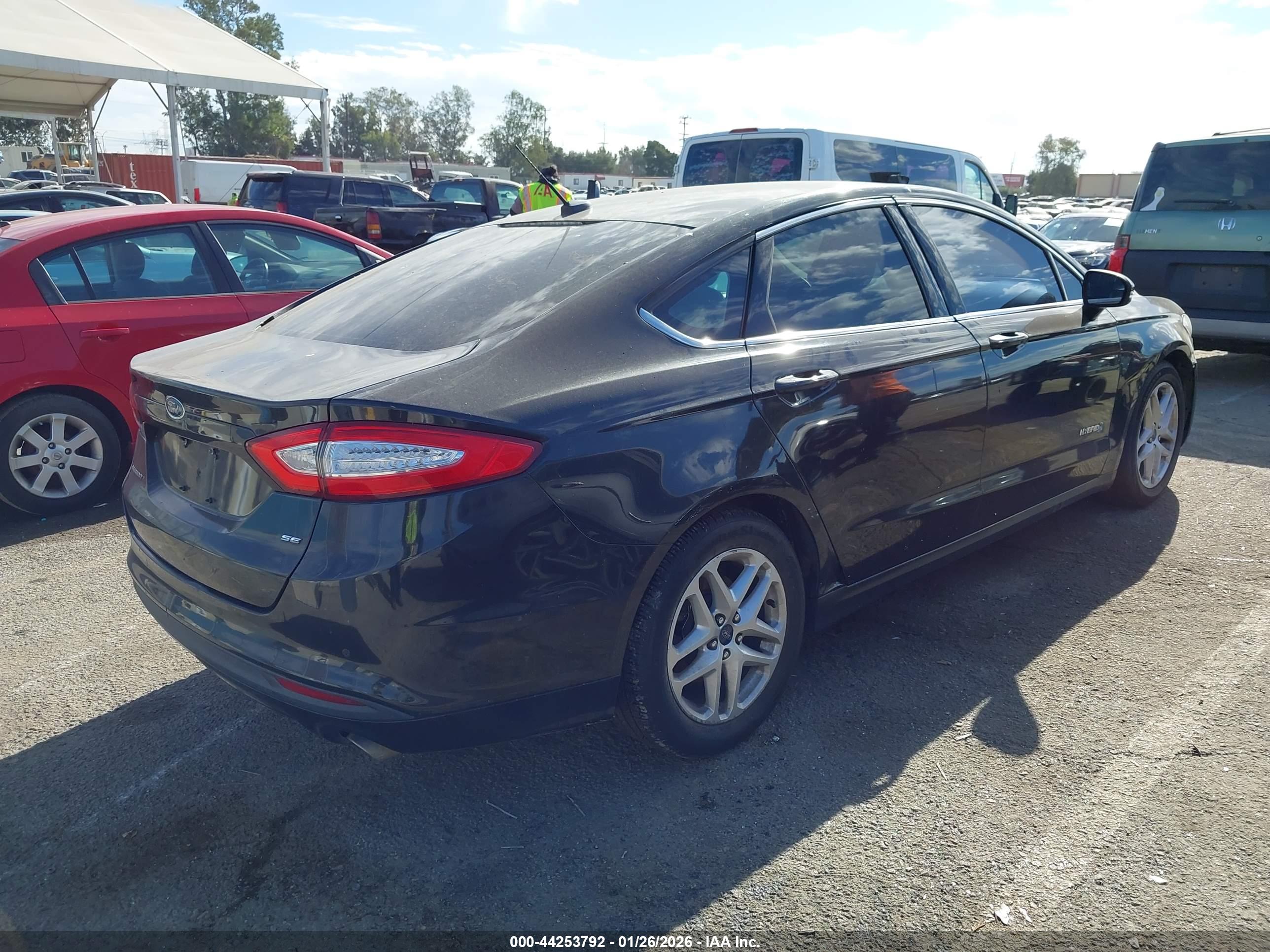 FORD FUSION image 4
