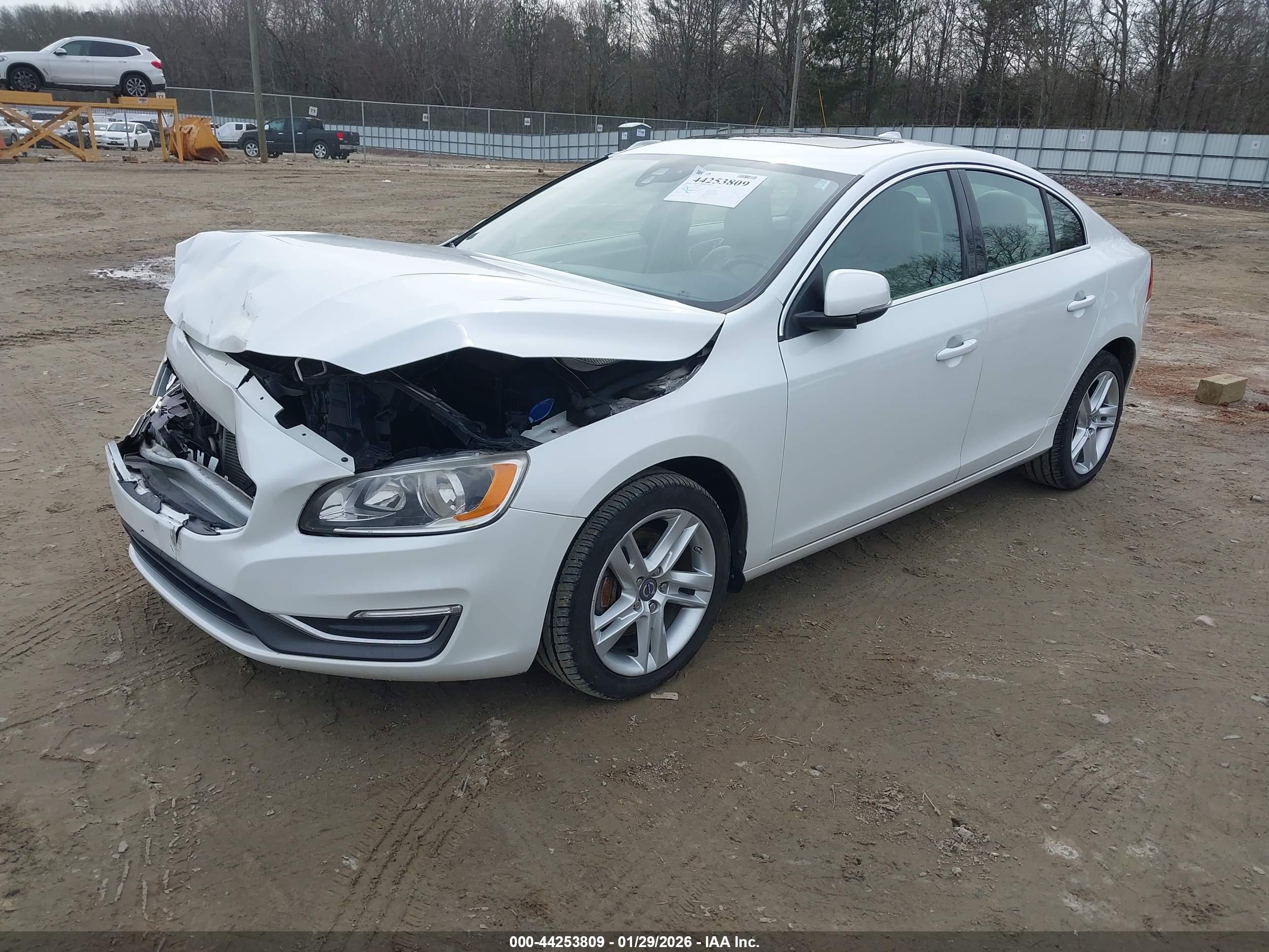 VOLVO S60 image 2