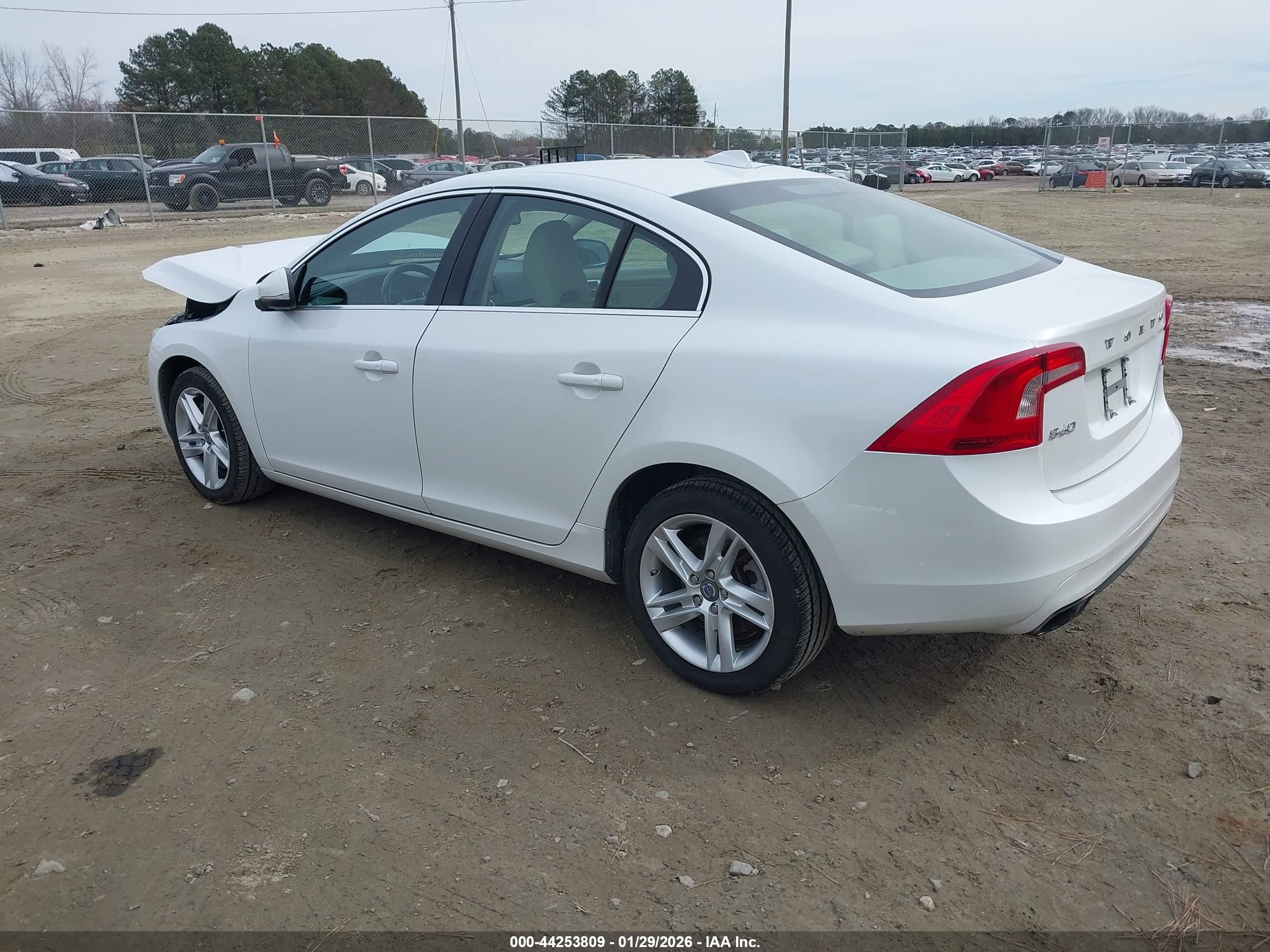 VOLVO S60 image 3