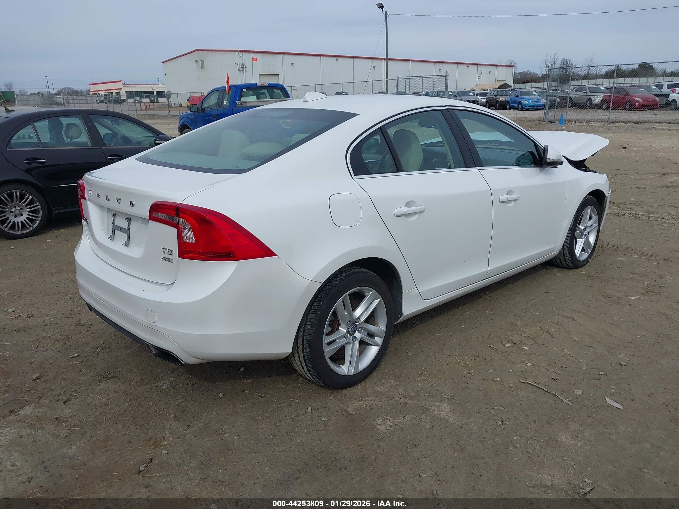 VOLVO S60 image 4