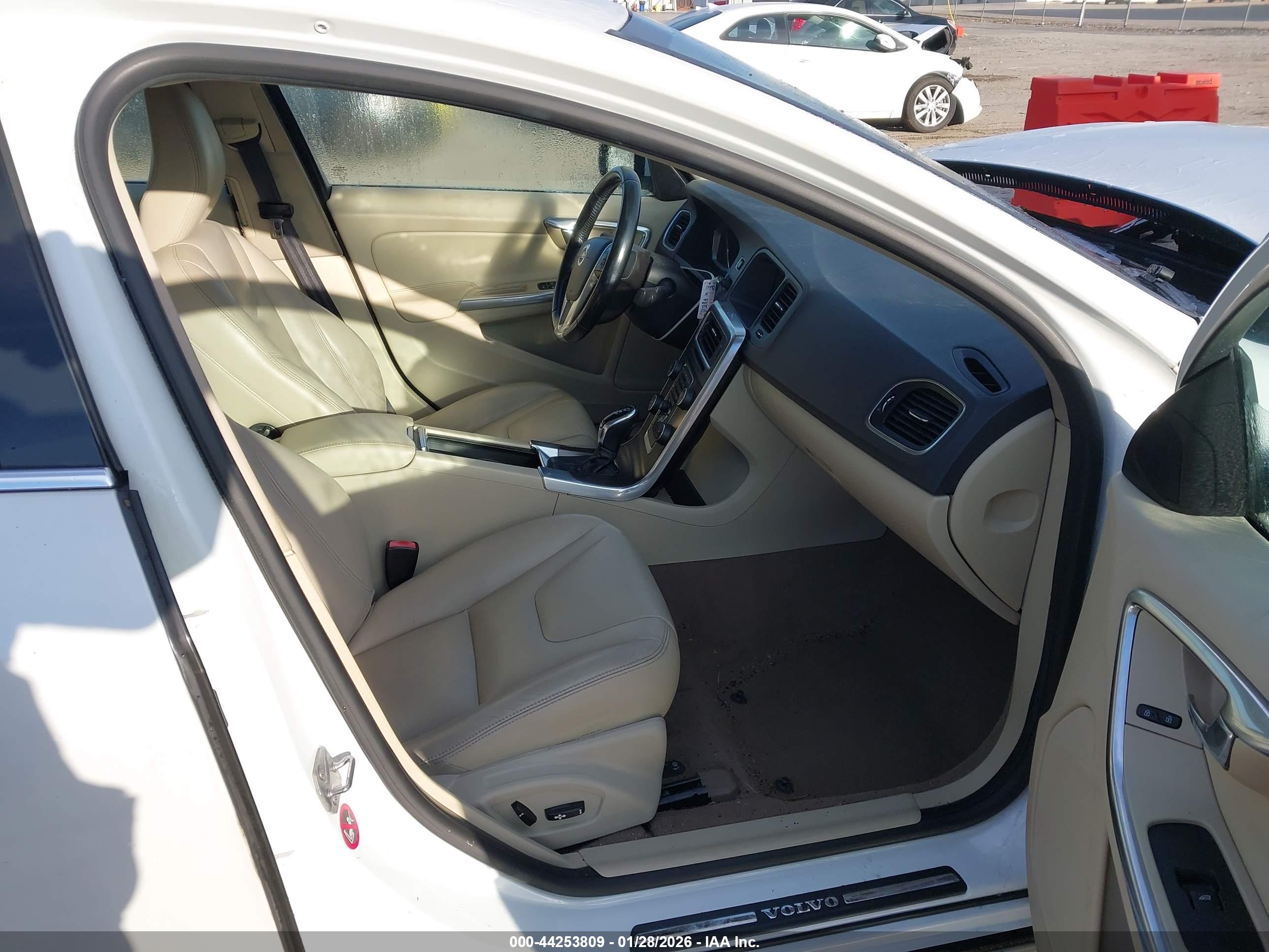 VOLVO S60 image 5