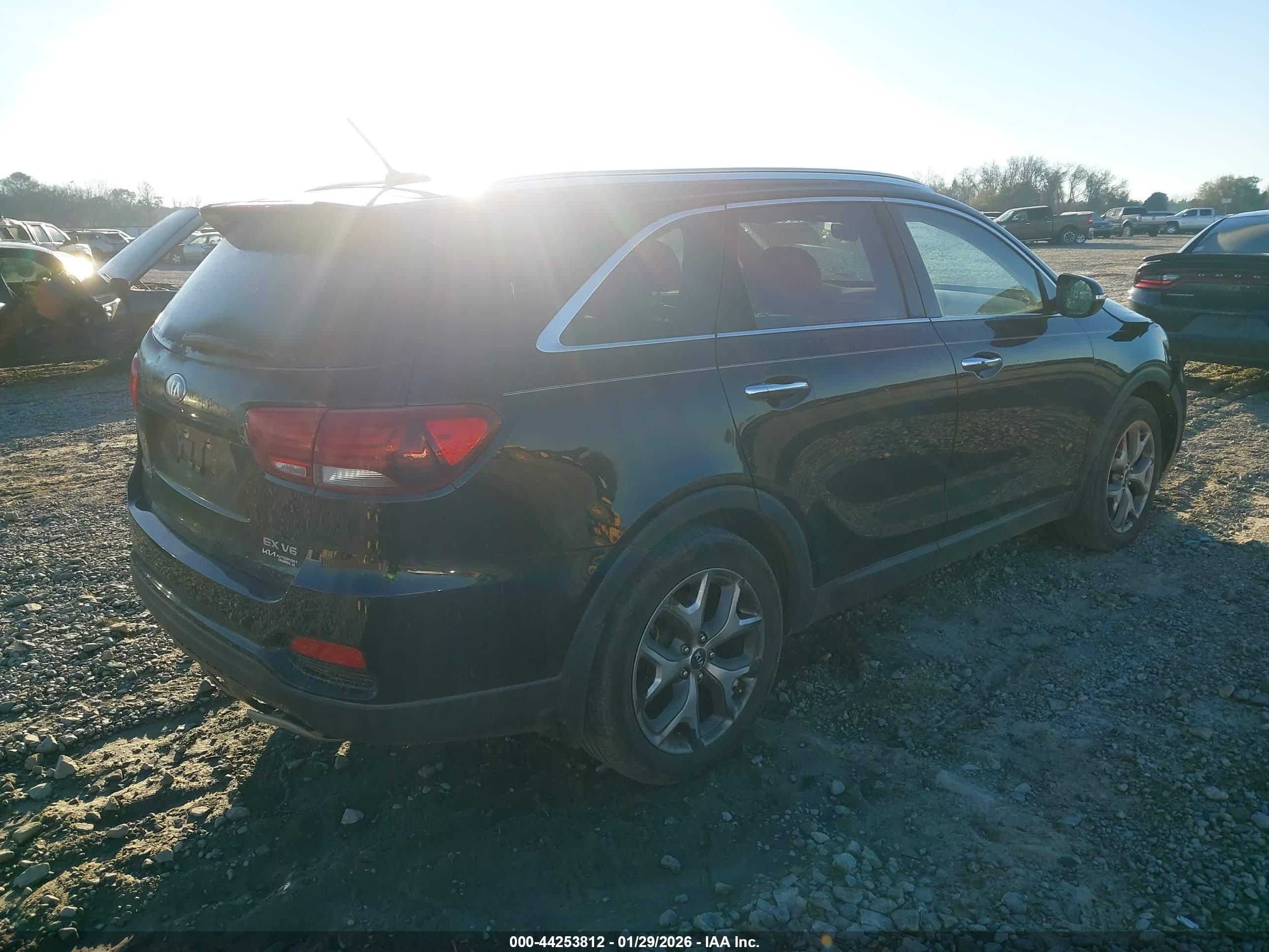 KIA SORENTO image 4