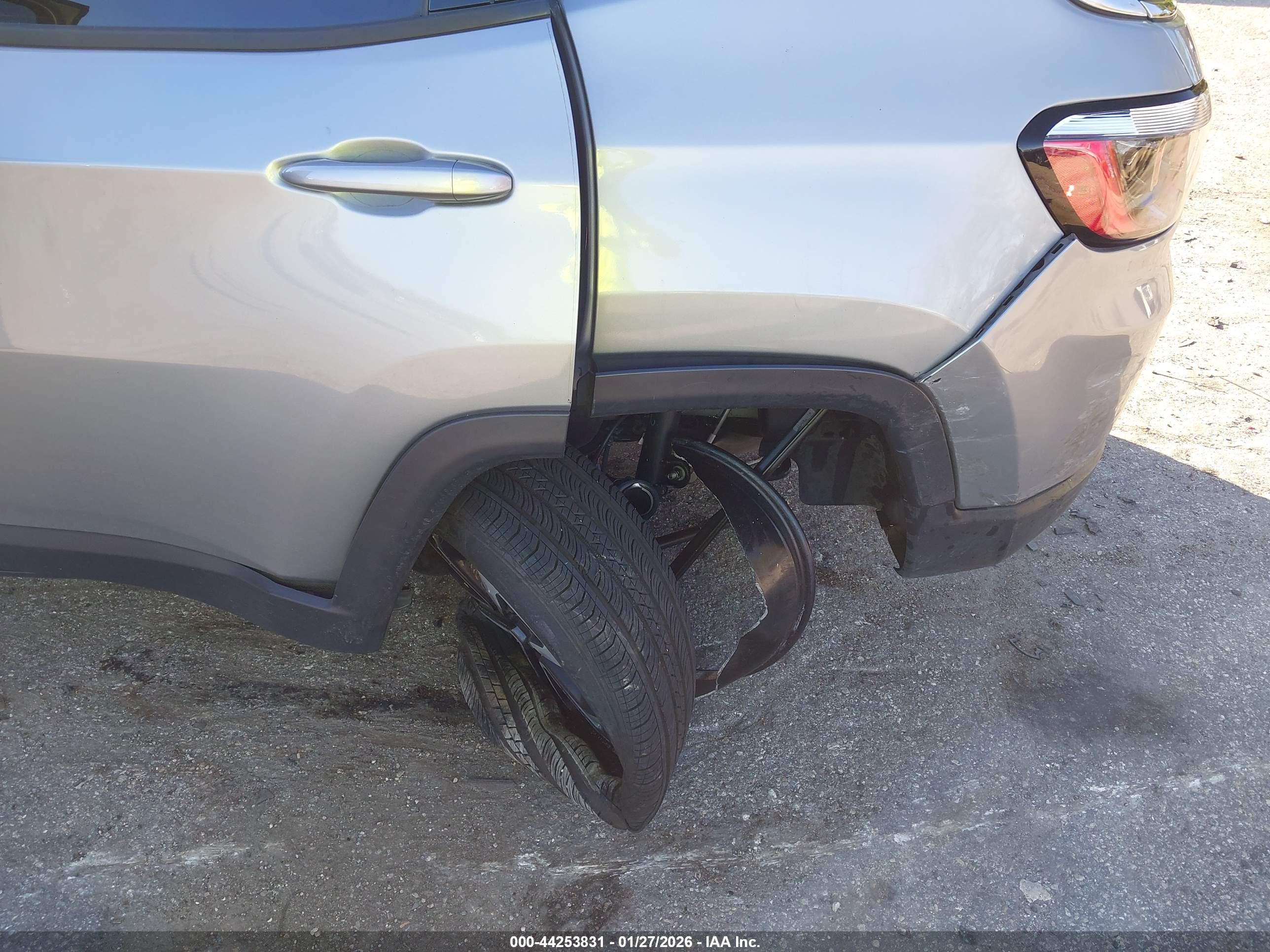 JEEP COMPASS image 6